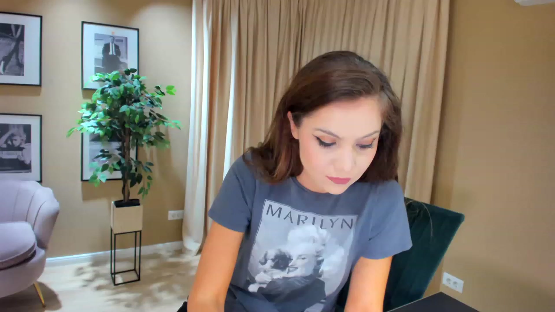 Gallery image thumbnail from SerenDYpity's myfreecams stream on, 05/09/2023, 18:35 image 14 of 20