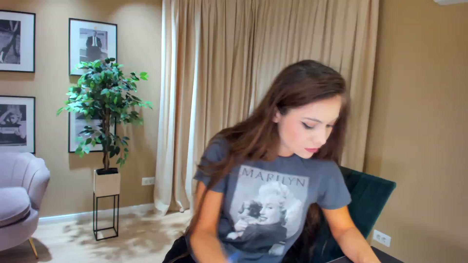 Gallery image thumbnail from SerenDYpity's myfreecams stream on, 05/09/2023, 18:35 image 17 of 20
