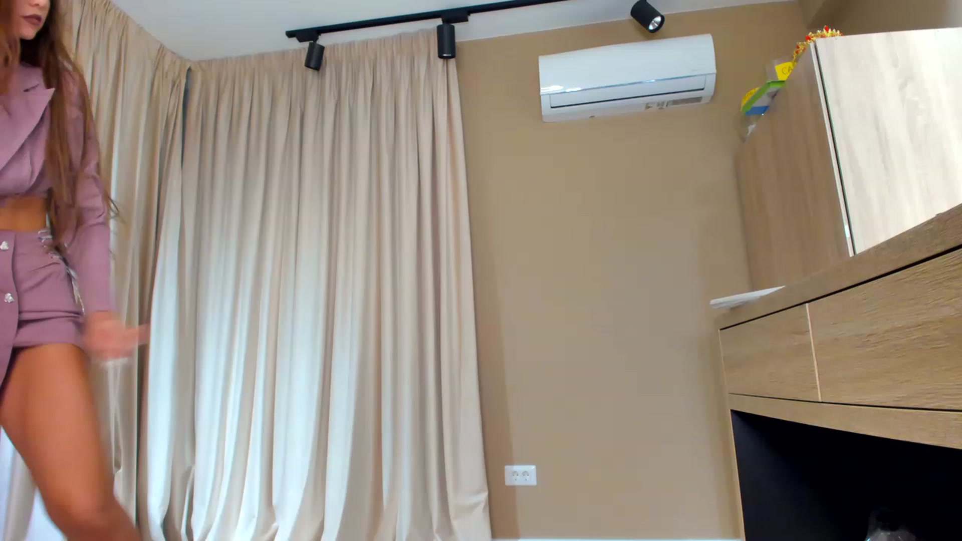 Gallery image thumbnail from SerenDYpity's myfreecams stream on, 05/11/2023, 24:15 image 7 of 20