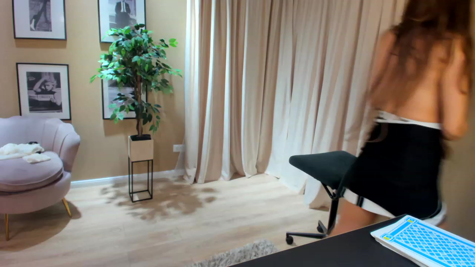 Gallery image thumbnail from SerenDYpity's myfreecams stream on, 05/12/2023, 19:58 image 14 of 20
