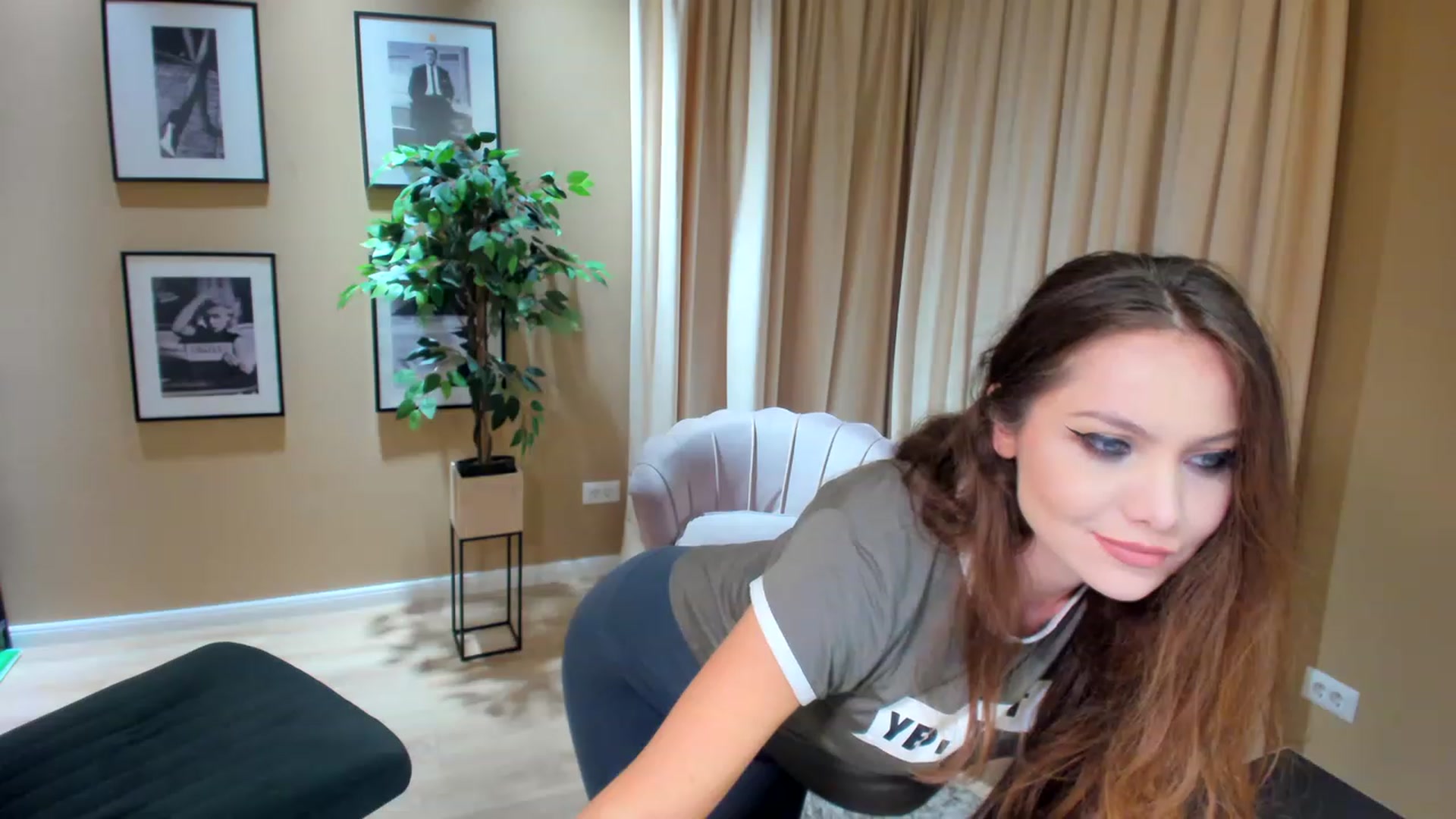 Gallery image thumbnail from SerenDYpity's myfreecams stream on, 05/16/2023, 19:43 image 16 of 20