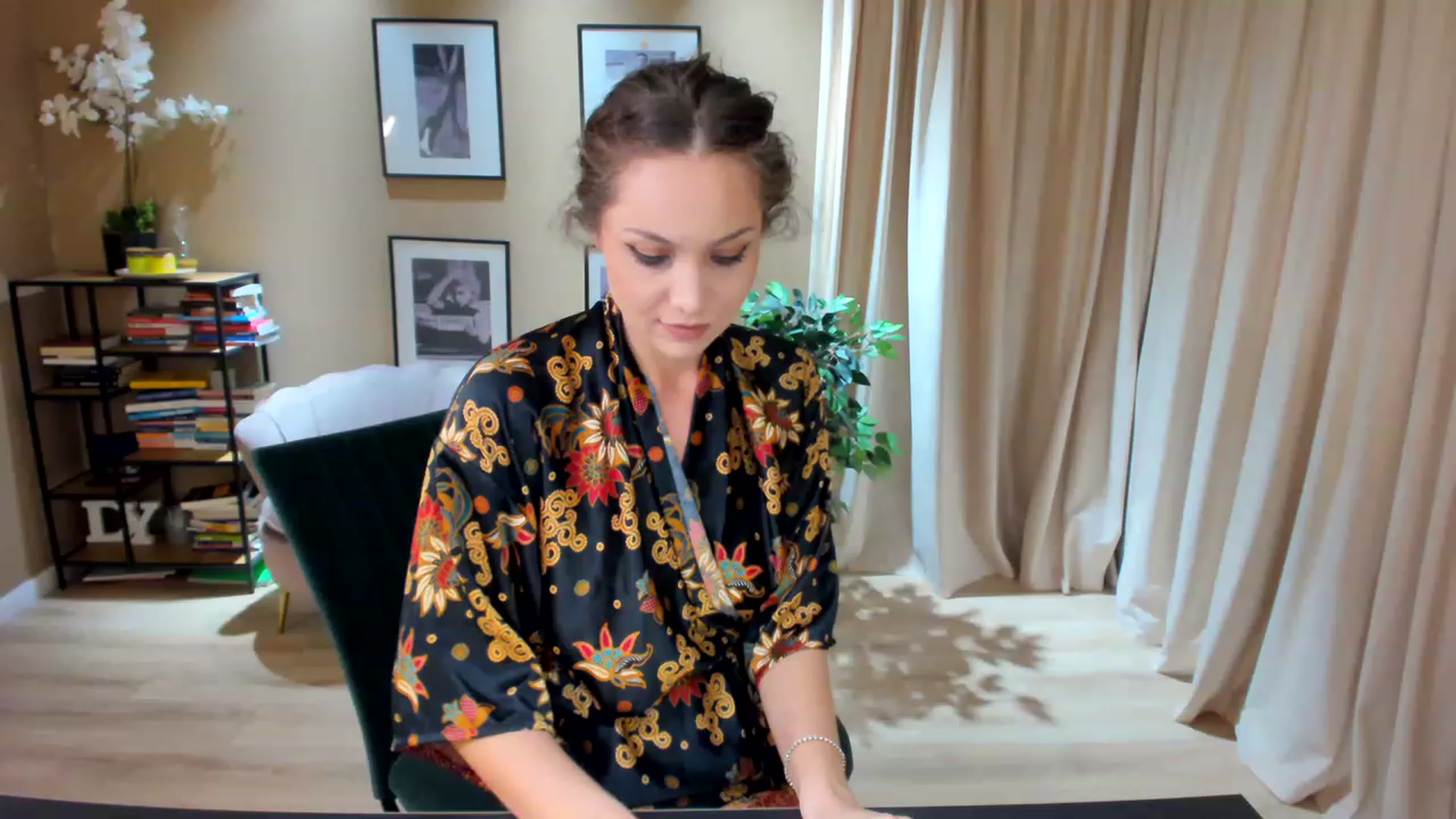 Gallery image thumbnail from SerenDYpity's myfreecams stream on, 05/25/2023, 19:32 image 4 of 20