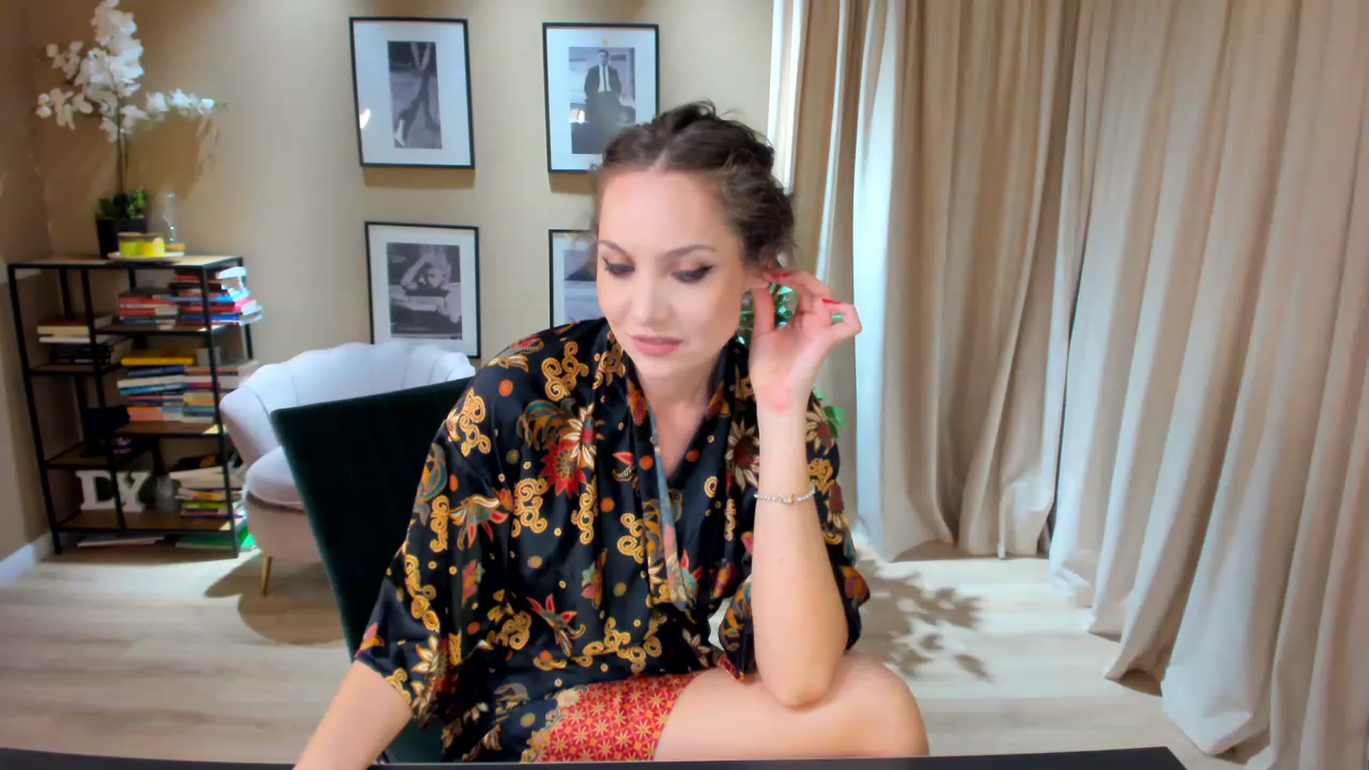 Gallery image thumbnail from SerenDYpity's myfreecams stream on, 05/25/2023, 19:32 image 6 of 20