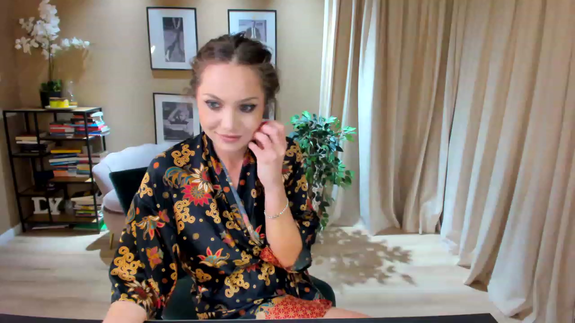 Gallery image thumbnail from SerenDYpity's myfreecams stream on, 05/25/2023, 19:32 image 20 of 20