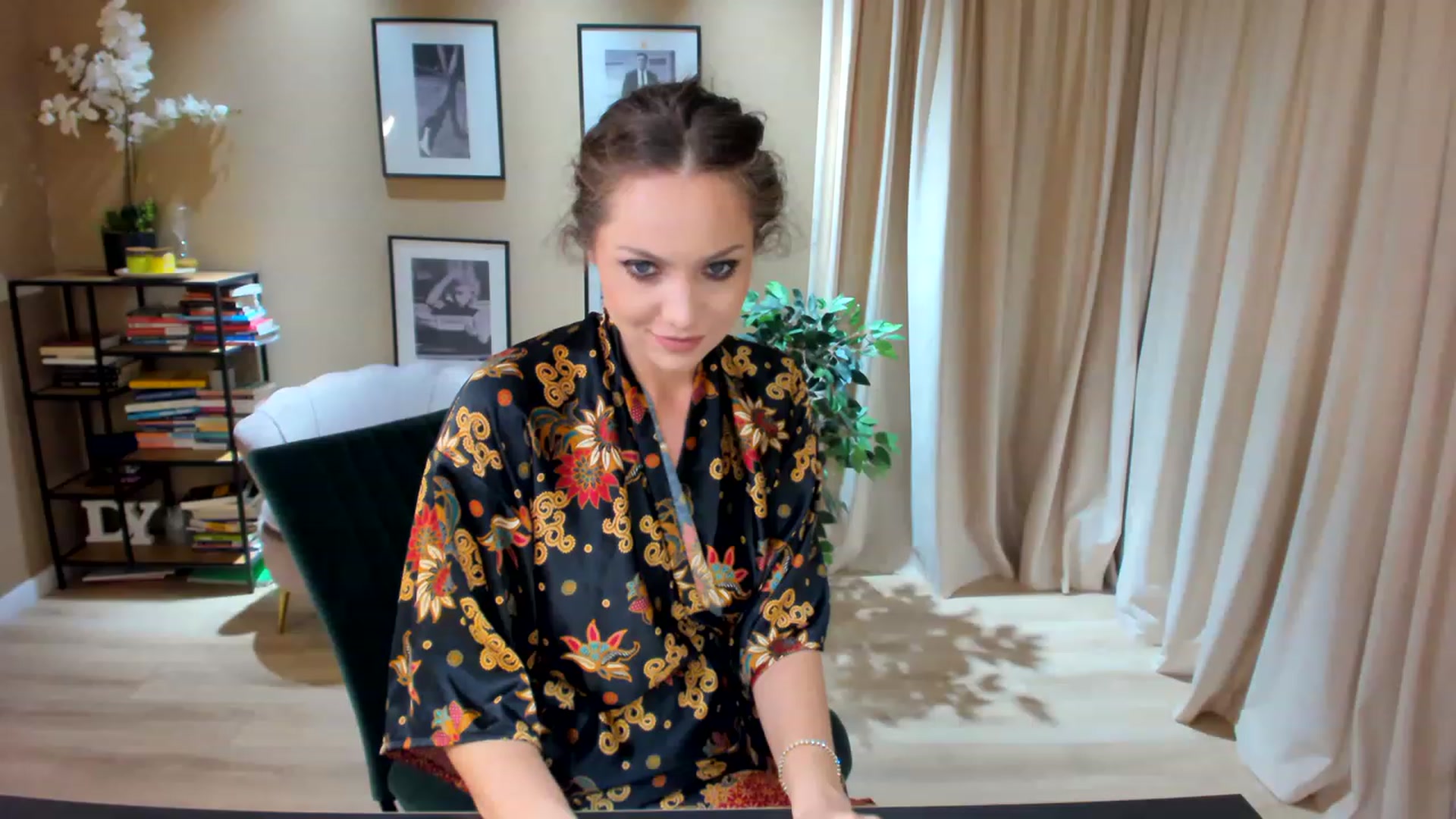 Gallery image thumbnail from SerenDYpity's myfreecams stream on, 05/25/2023, 19:32 image 5 of 20