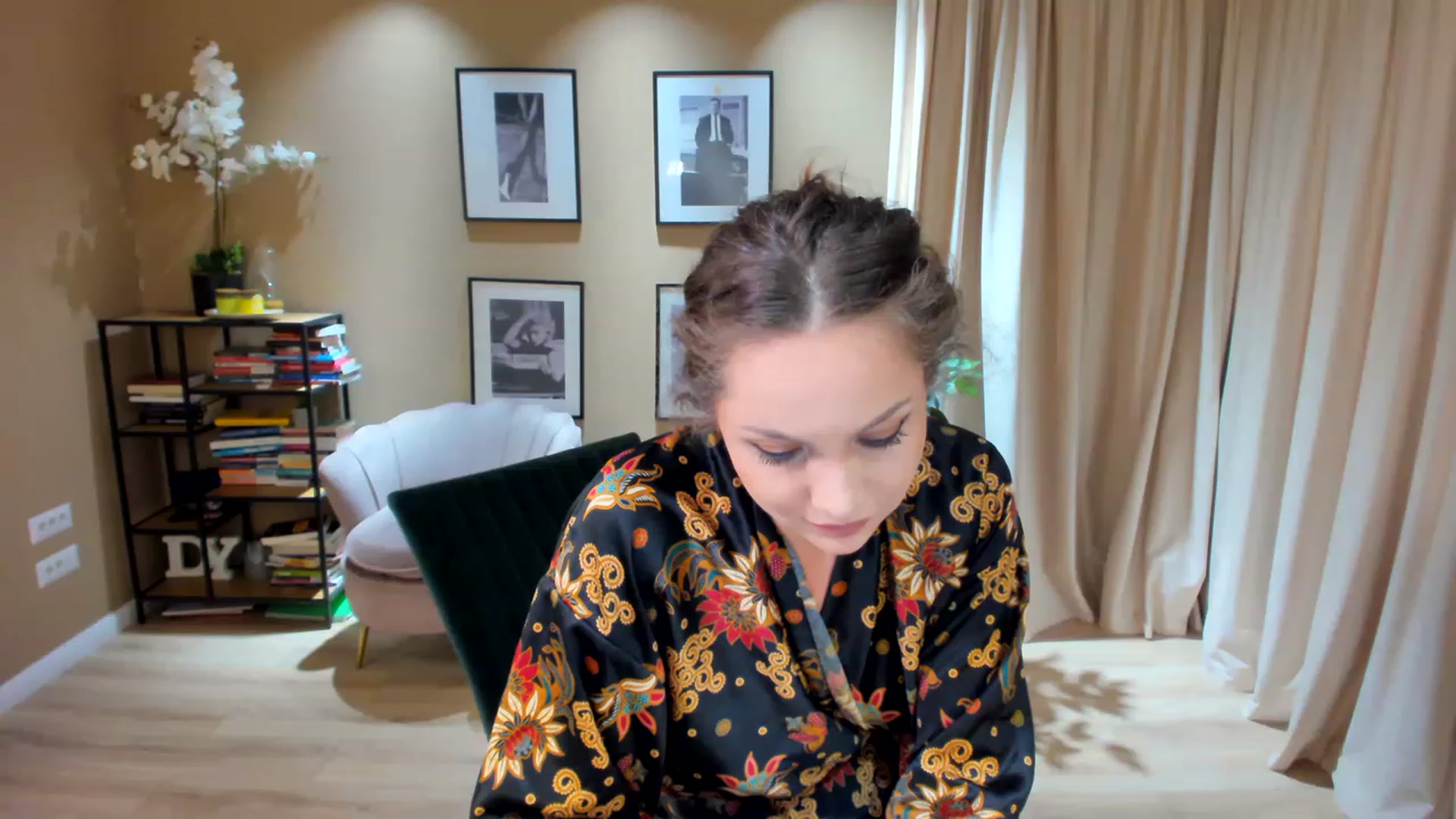 Gallery image thumbnail from SerenDYpity's myfreecams stream on, 05/25/2023, 19:32 image 1 of 20