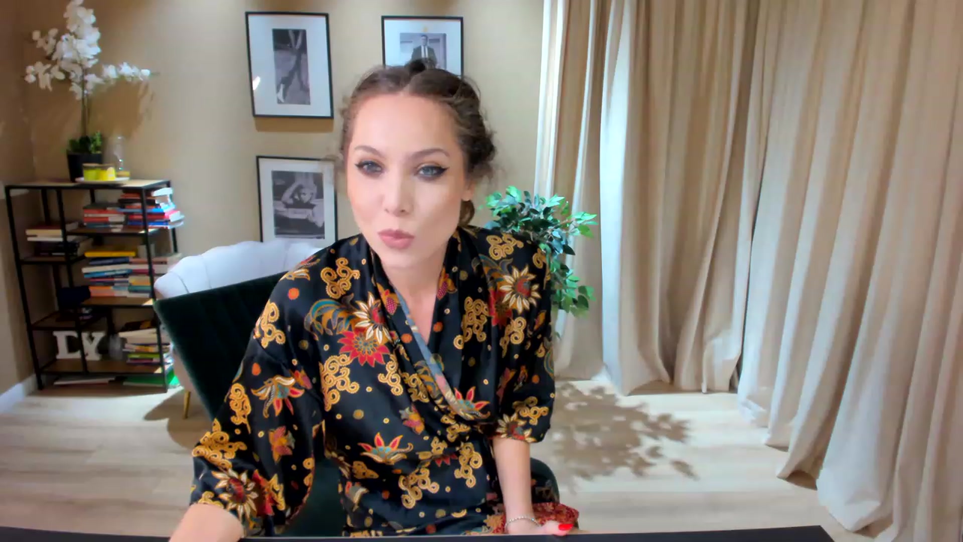 Gallery image thumbnail from SerenDYpity's myfreecams stream on, 05/25/2023, 19:32 image 16 of 20