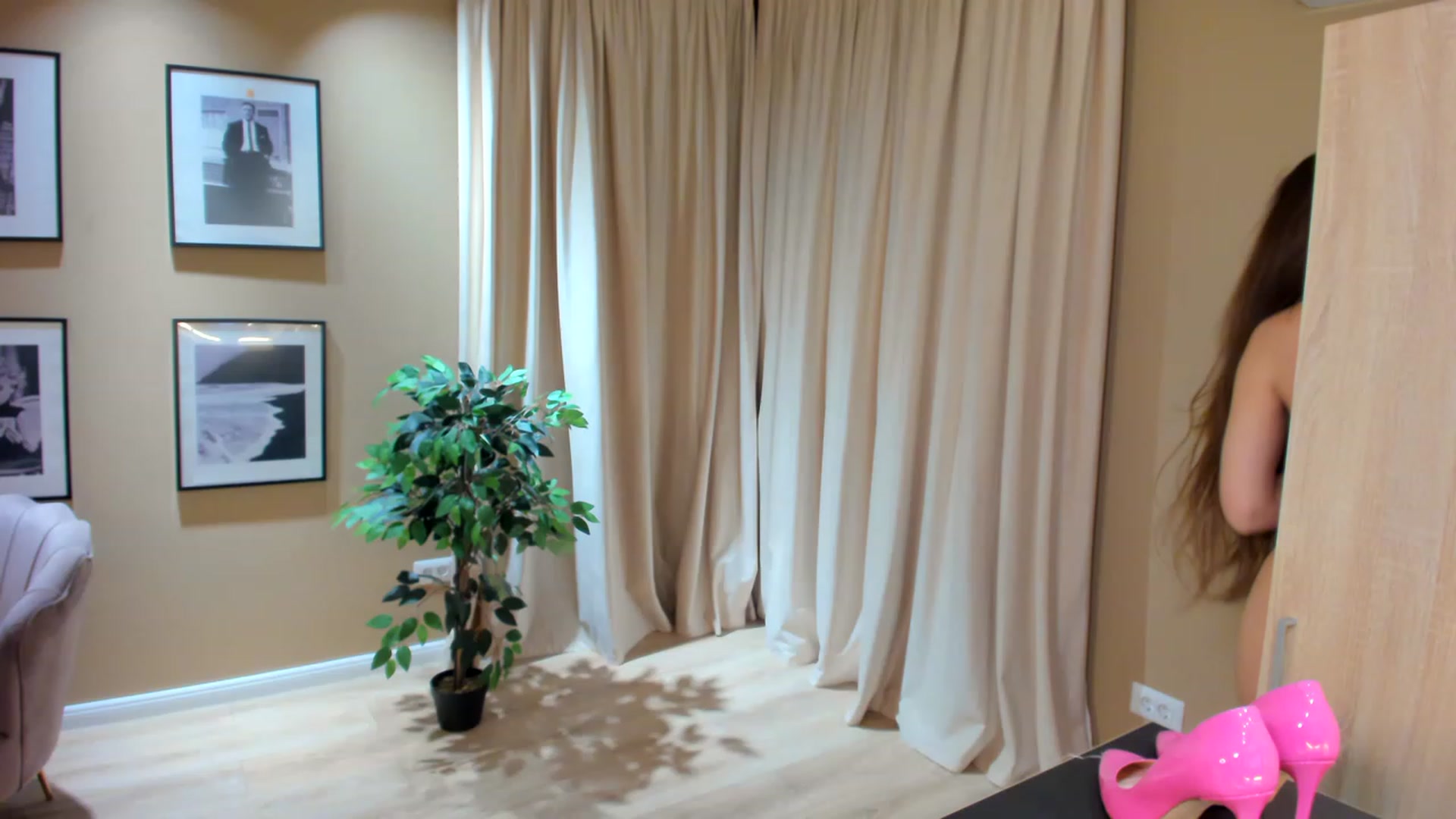 Gallery image thumbnail from SerenDYpity's myfreecams stream on, 05/25/2023, 21:01 image 16 of 20