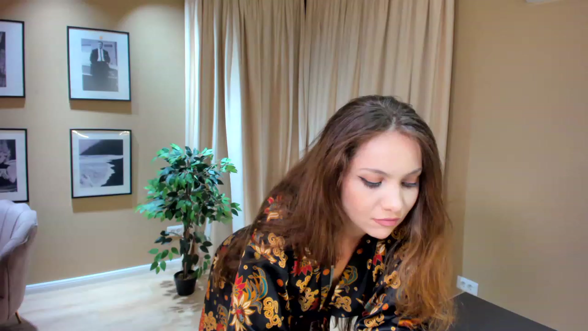Gallery image thumbnail from SerenDYpity's myfreecams stream on, 05/25/2023, 21:01 image 11 of 20