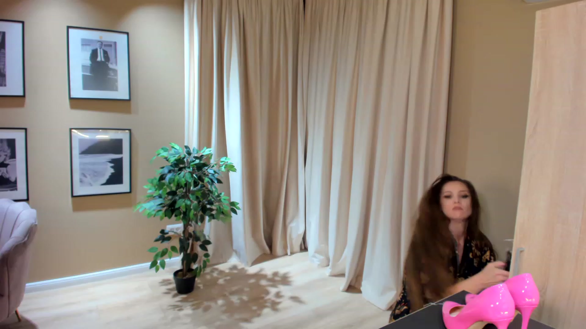 Gallery image thumbnail from SerenDYpity's myfreecams stream on, 05/25/2023, 21:01 image 15 of 20