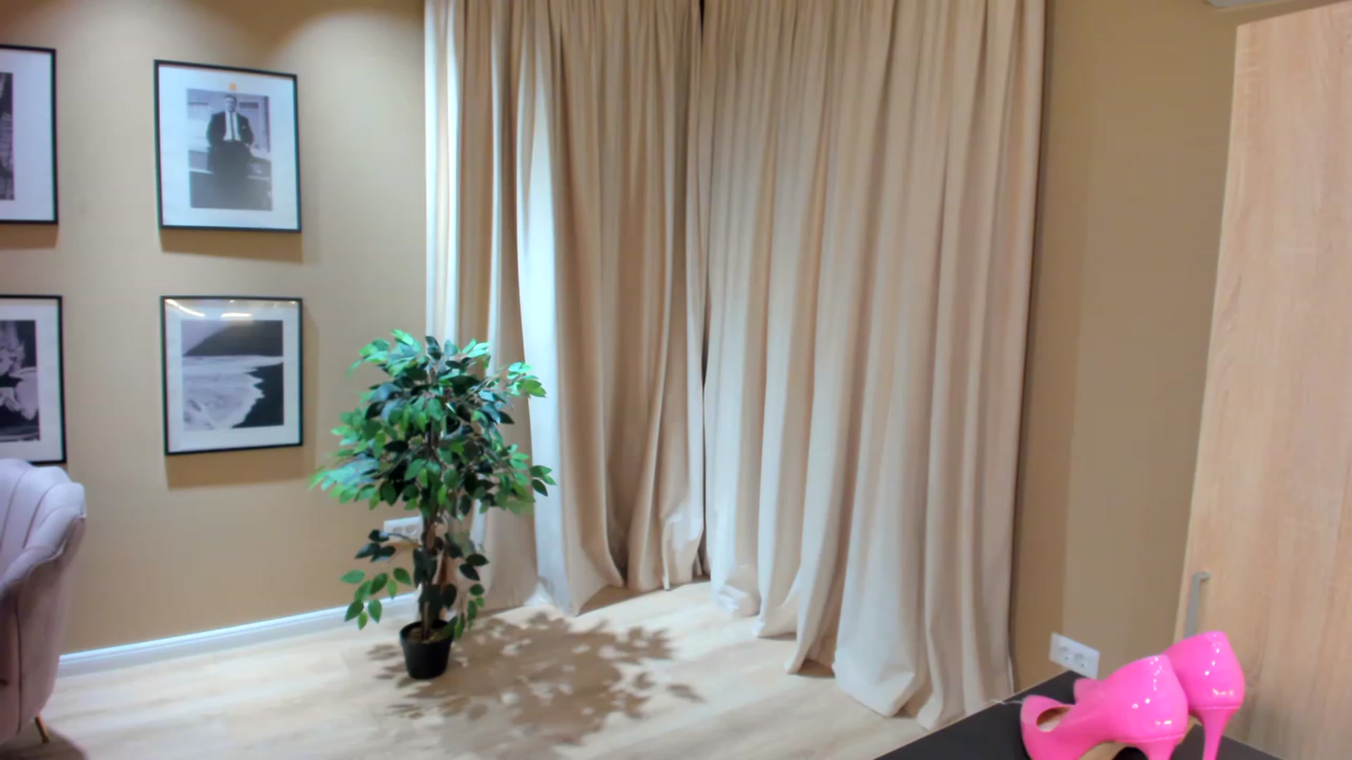 Gallery image thumbnail from SerenDYpity's myfreecams stream on, 05/25/2023, 21:01 image 14 of 20