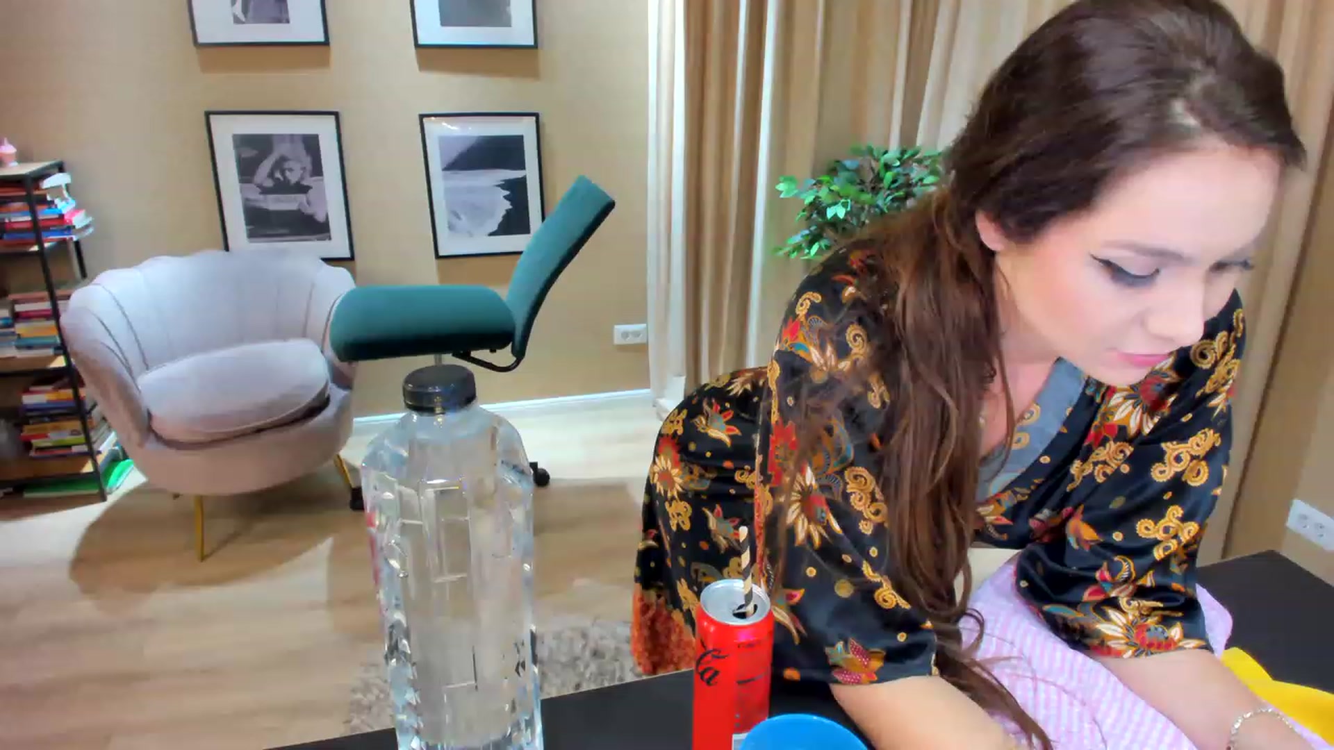 Gallery image thumbnail from SerenDYpity's myfreecams stream on, 06/06/2023, 21:04 image 1 of 20