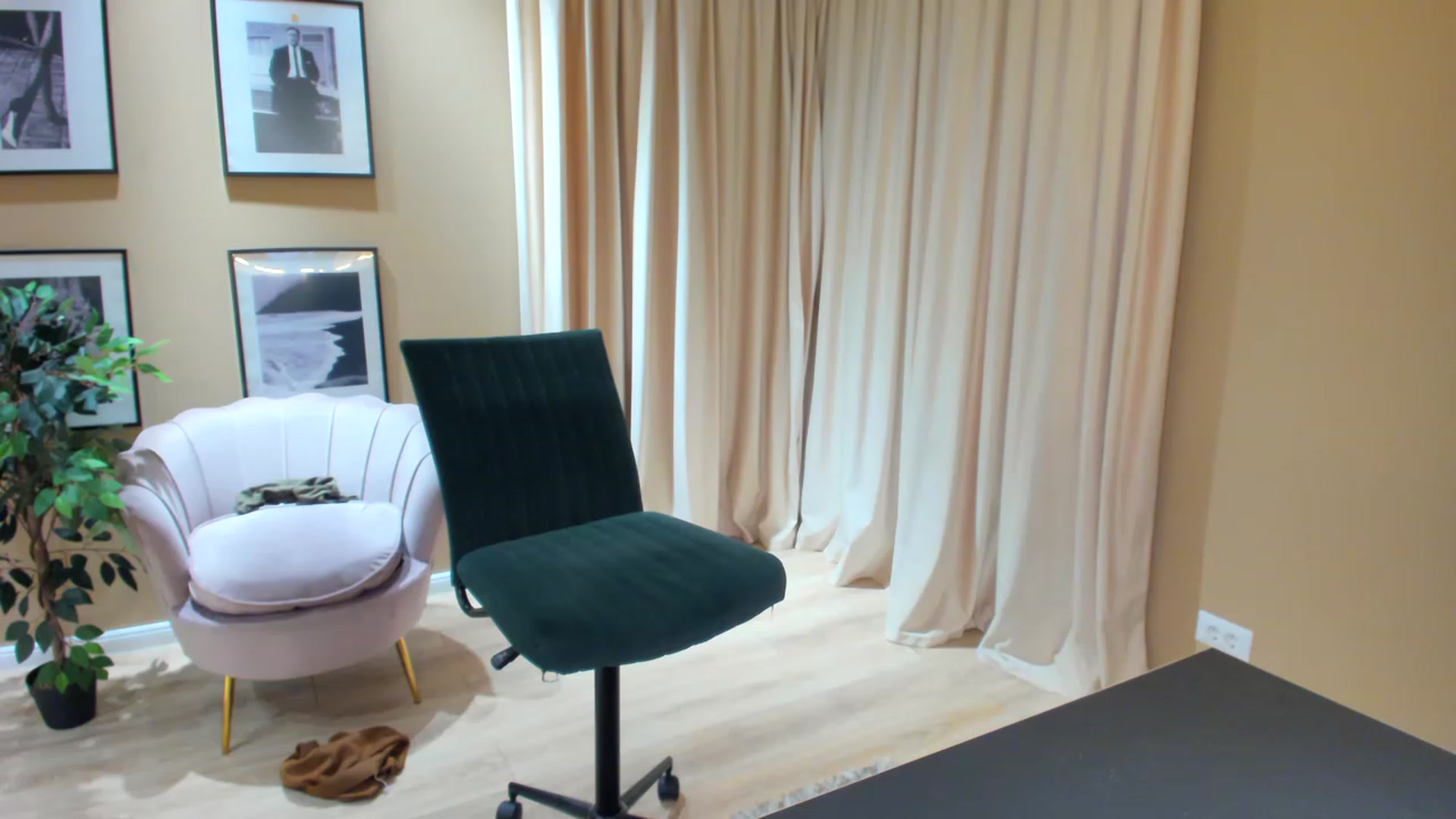 Gallery image thumbnail from SerenDYpity's myfreecams stream on, 06/16/2023, 23:47 image 20 of 20