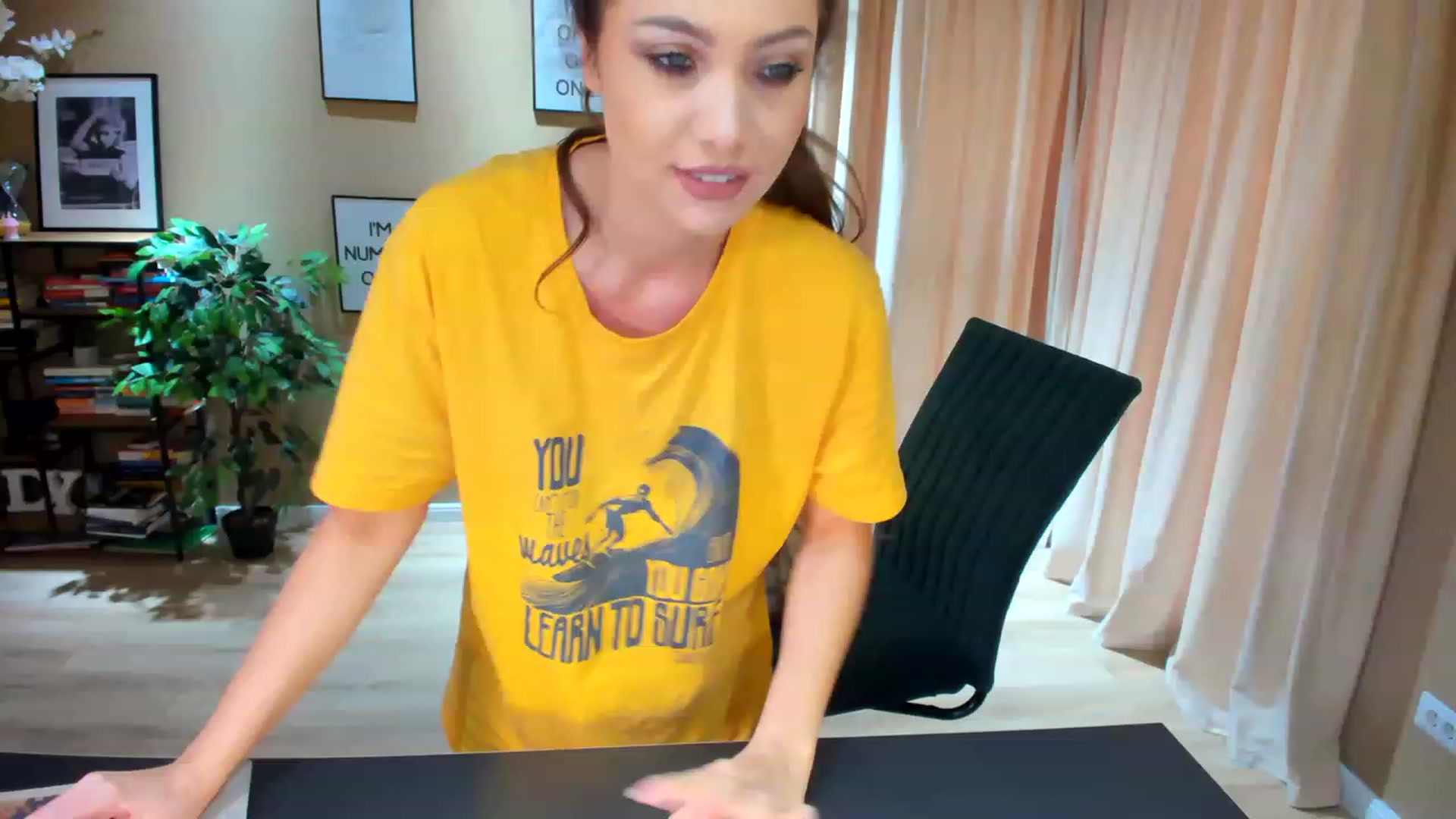 Gallery image thumbnail from SerenDYpity's myfreecams stream on, 06/18/2023, 17:31 image 1 of 20