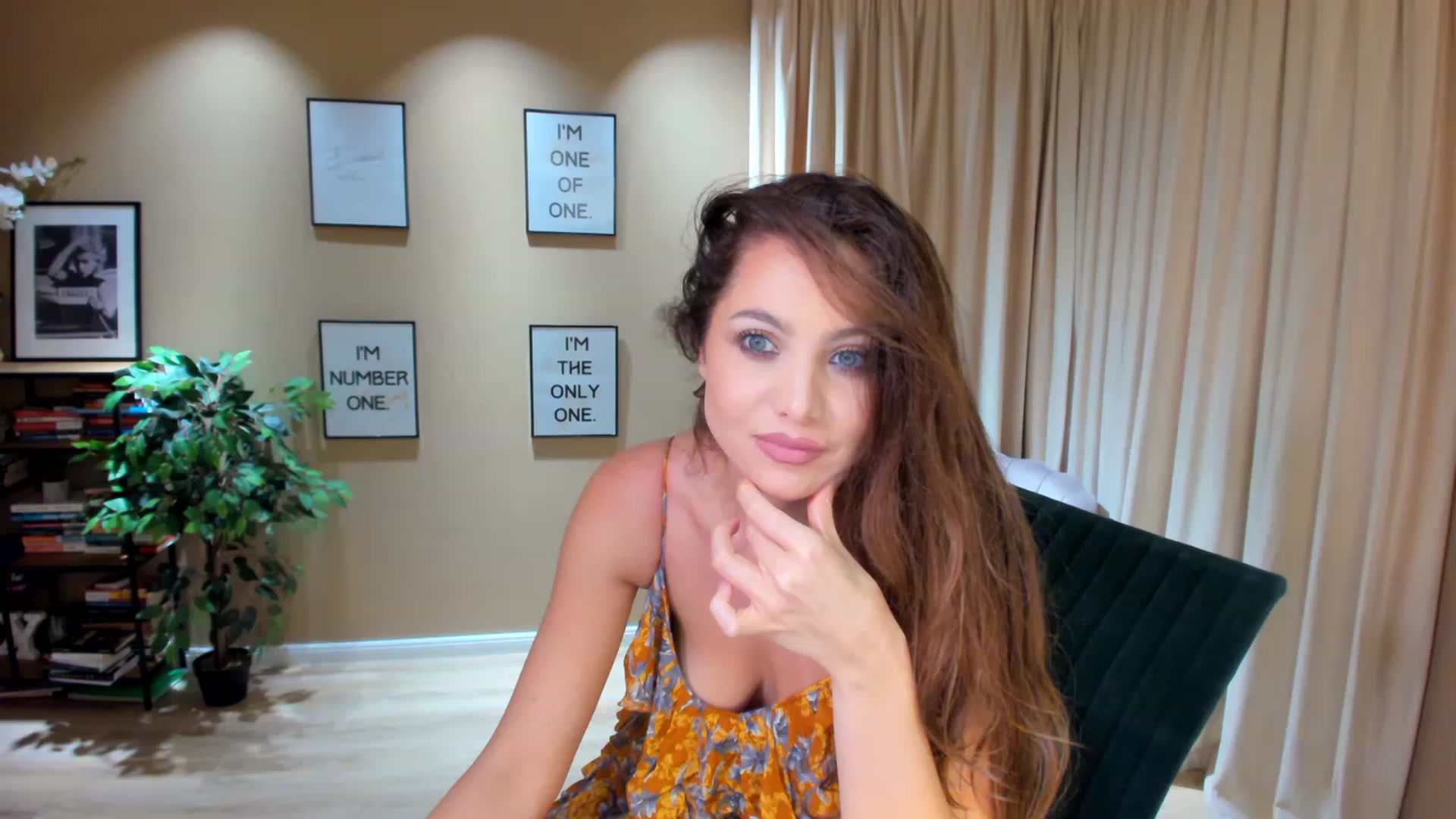 Gallery image thumbnail from SerenDYpity's myfreecams stream on, 06/18/2023, 19:03 image 10 of 20