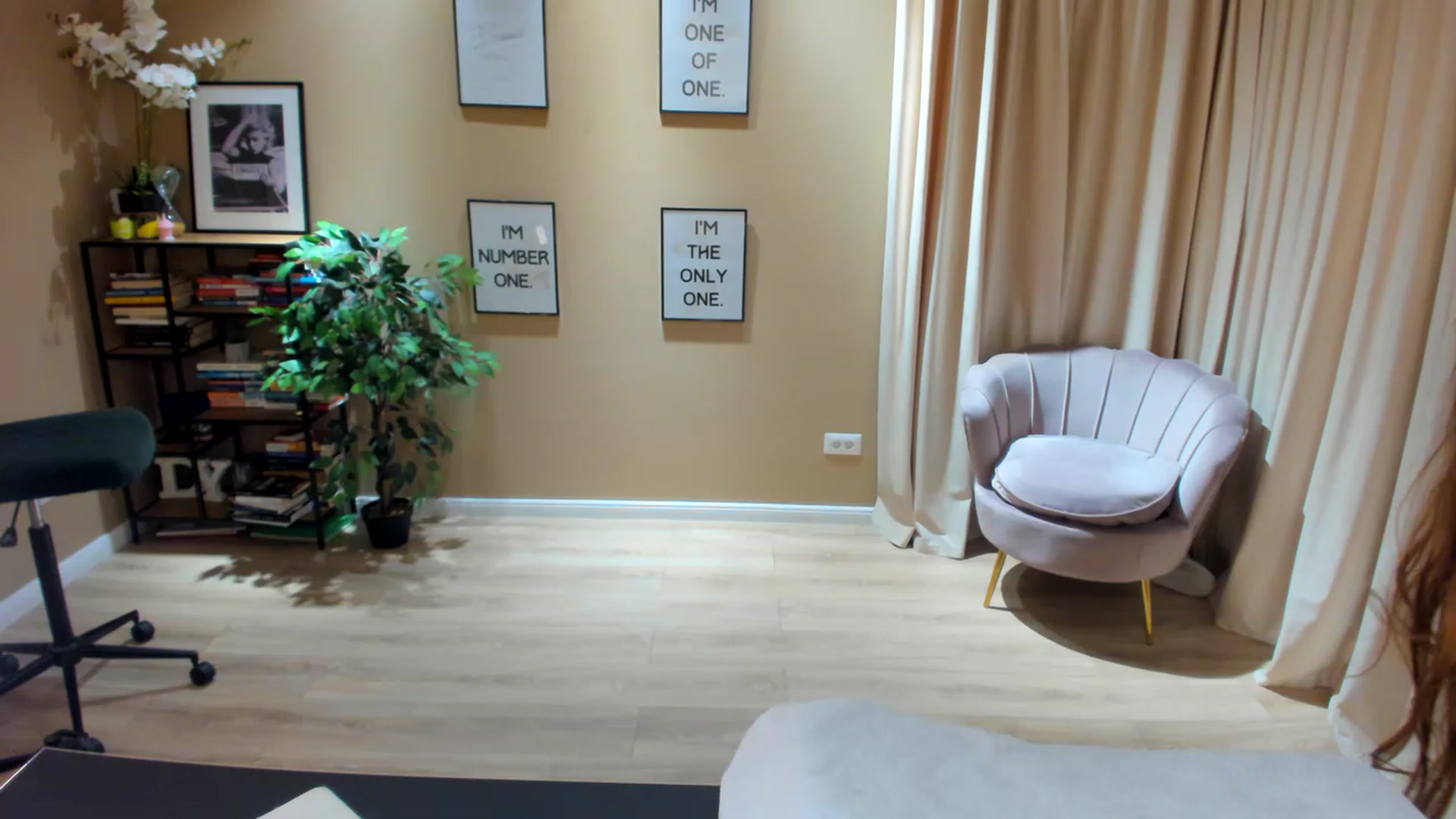 Gallery image thumbnail from SerenDYpity's myfreecams stream on, 06/18/2023, 20:27 image 2 of 20