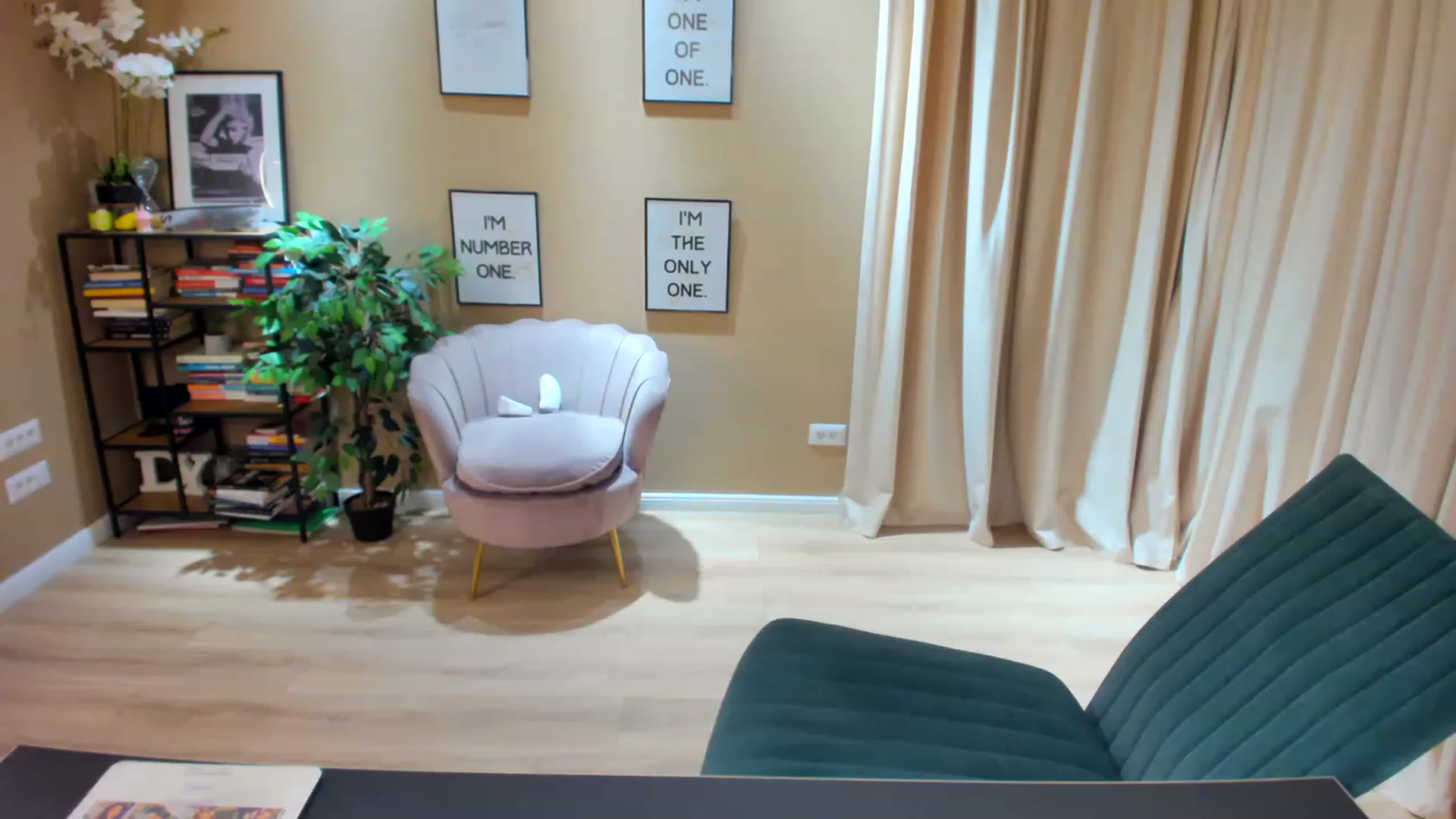 Gallery image thumbnail from SerenDYpity's myfreecams stream on, 06/19/2023, 21:39 image 4 of 20