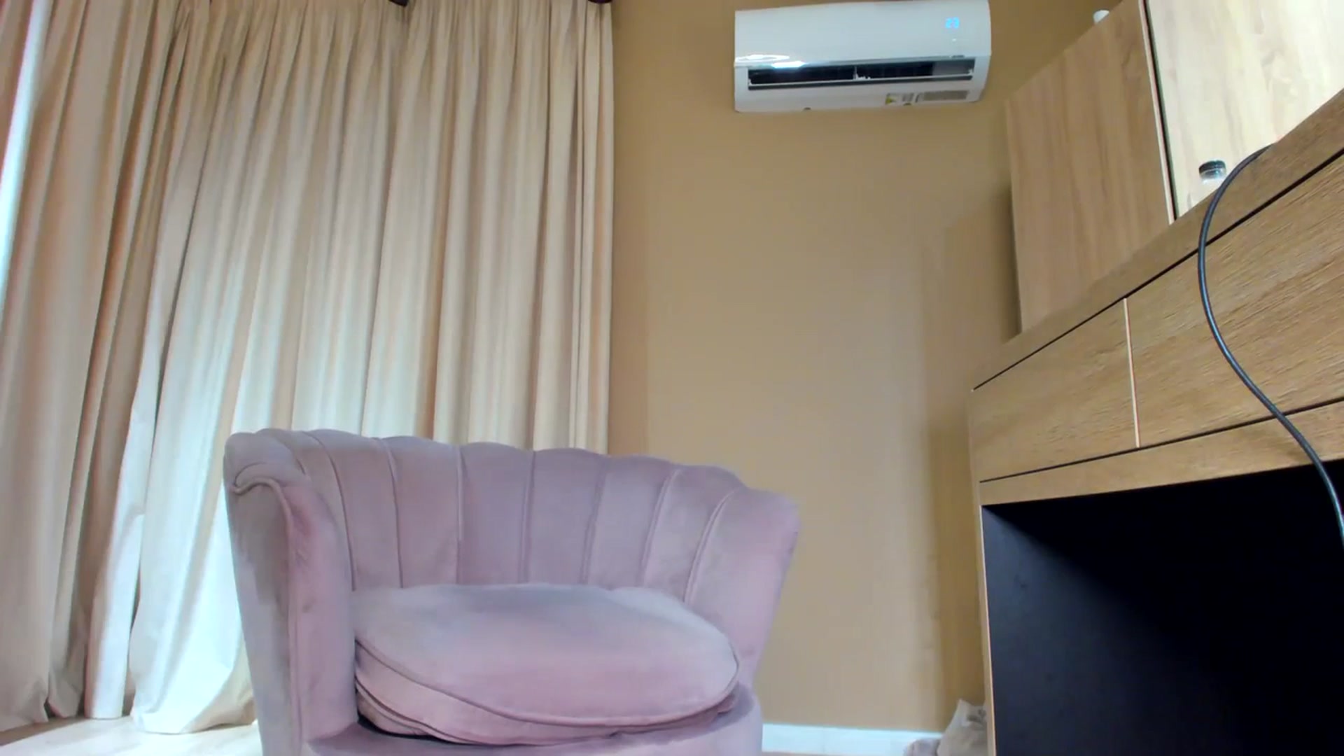 Gallery image thumbnail from SerenDYpity's myfreecams stream on, 07/07/2023, 23:54 image 12 of 20