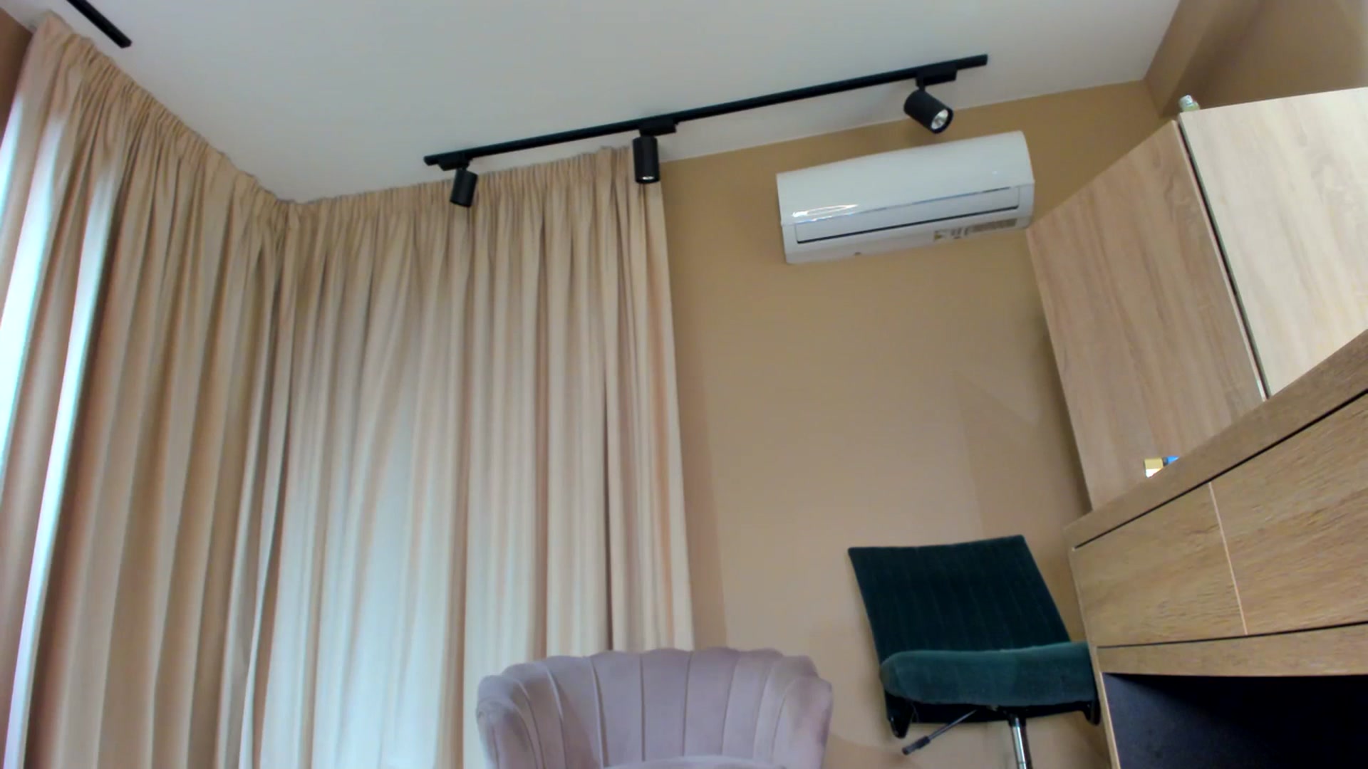 Gallery image thumbnail from SerenDYpity's myfreecams stream on, 07/13/2023, 21:29 image 18 of 20