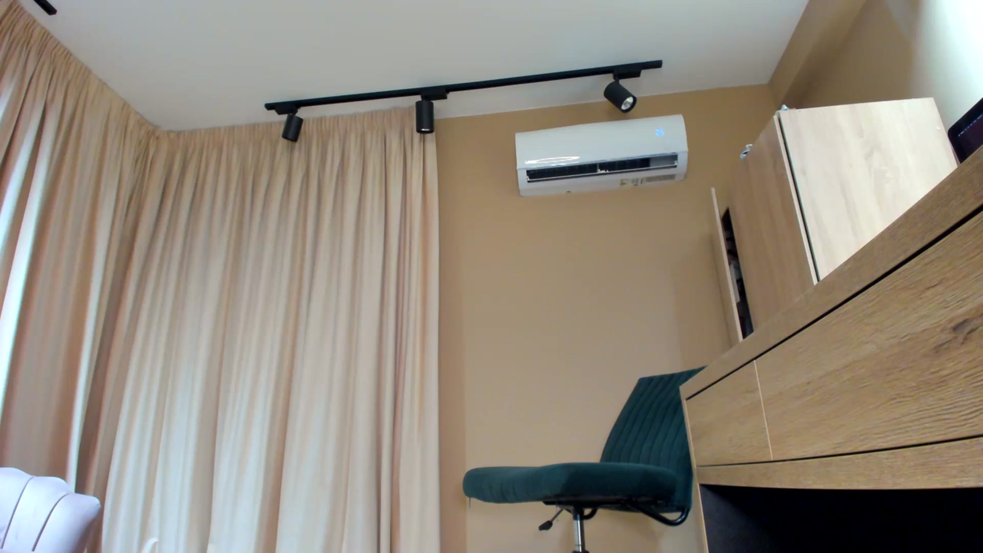 Gallery image thumbnail from SerenDYpity's myfreecams stream on, 07/15/2023, 21:25 image 19 of 20