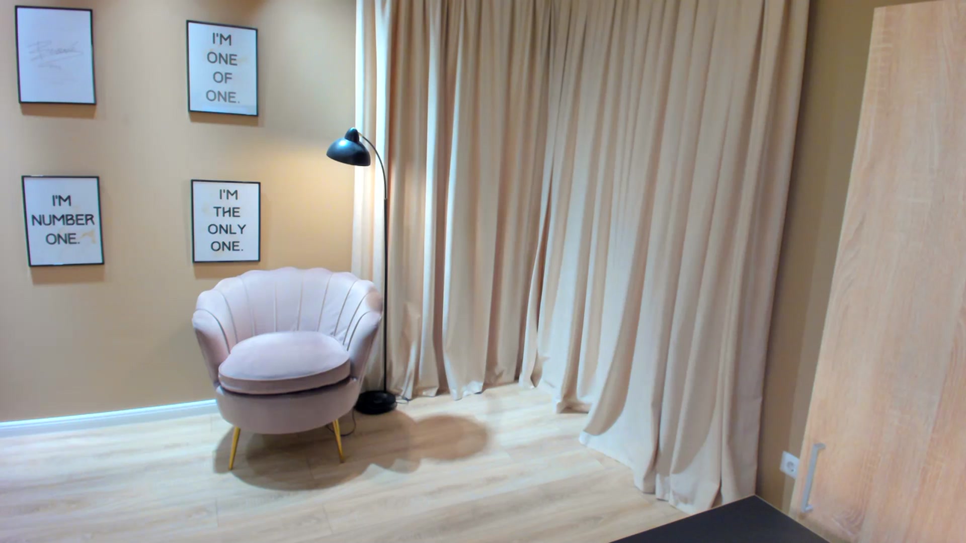 Gallery image thumbnail from SerenDYpity's myfreecams stream on, 07/21/2023, 17:58 image 4 of 20