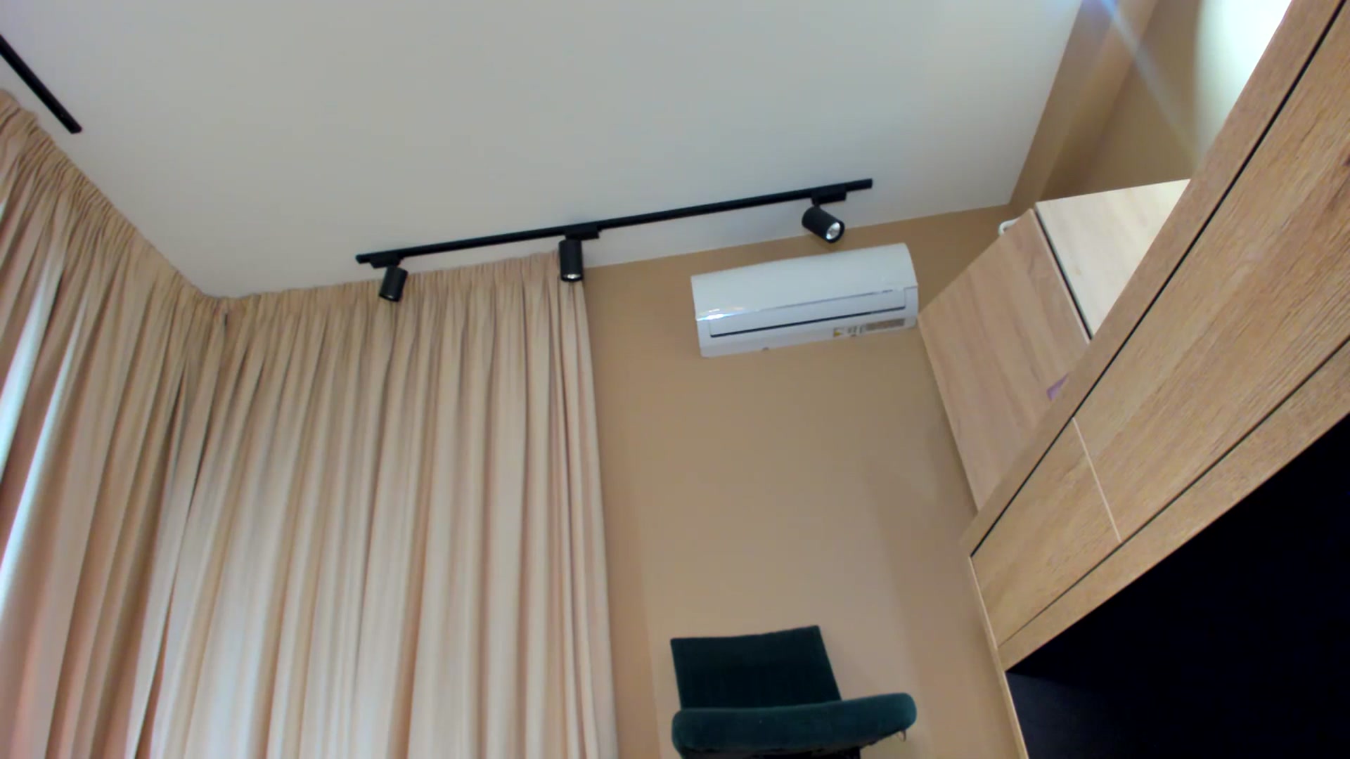 Gallery image thumbnail from SerenDYpity's myfreecams stream on, 07/21/2023, 21:09 image 8 of 20