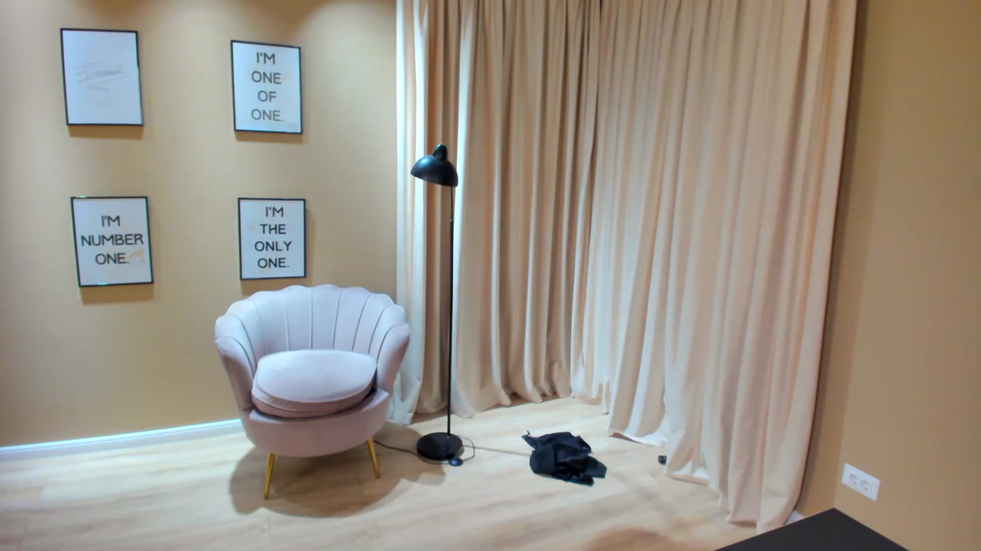 Gallery image thumbnail from SerenDYpity's myfreecams stream on, 07/25/2023, 24:24 image 18 of 20