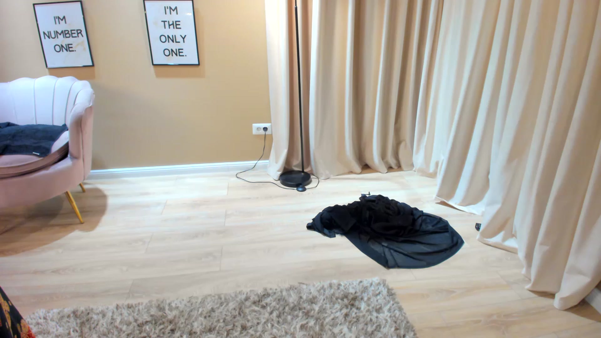 Gallery image thumbnail from SerenDYpity's myfreecams stream on, 07/25/2023, 24:24 image 1 of 20
