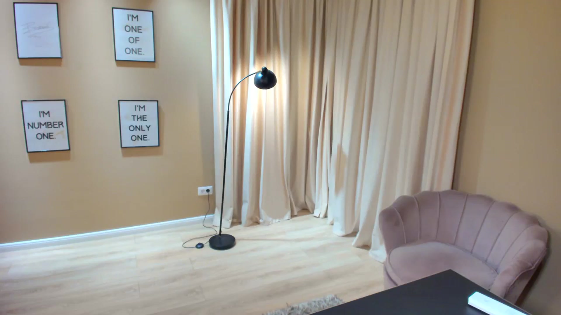 Gallery image thumbnail from SerenDYpity's myfreecams stream on, 08/09/2023, 22:31 image 13 of 20