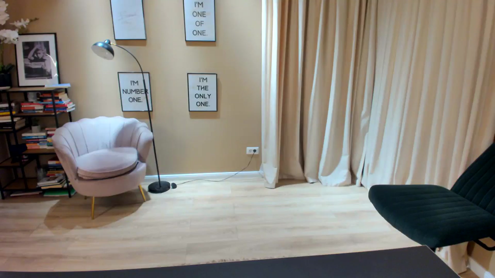 Gallery image thumbnail from SerenDYpity's myfreecams stream on, 08/10/2023, 19:35 image 13 of 20