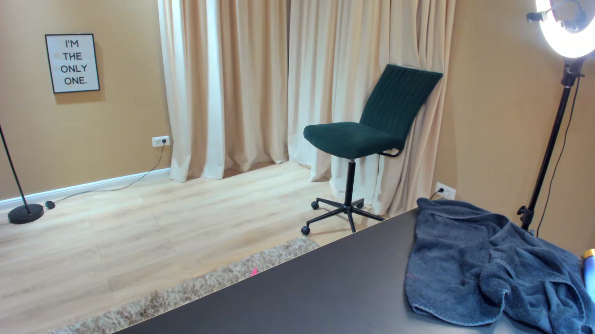 Gallery image thumbnail from SerenDYpity's myfreecams stream on, 08/12/2023, 24:01 image 16 of 20