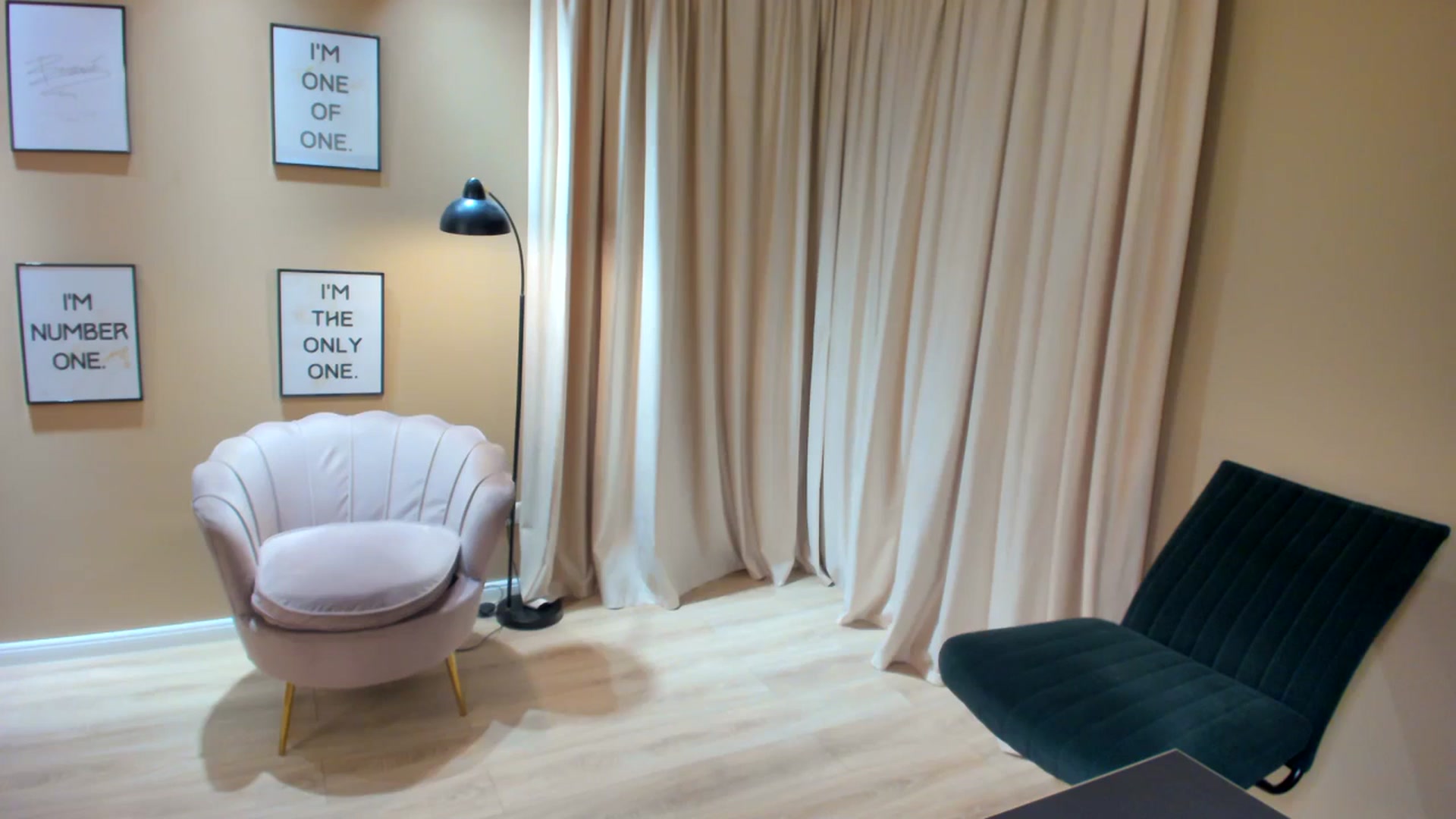 Gallery image thumbnail from SerenDYpity's myfreecams stream on, 08/21/2023, 21:26 image 12 of 20