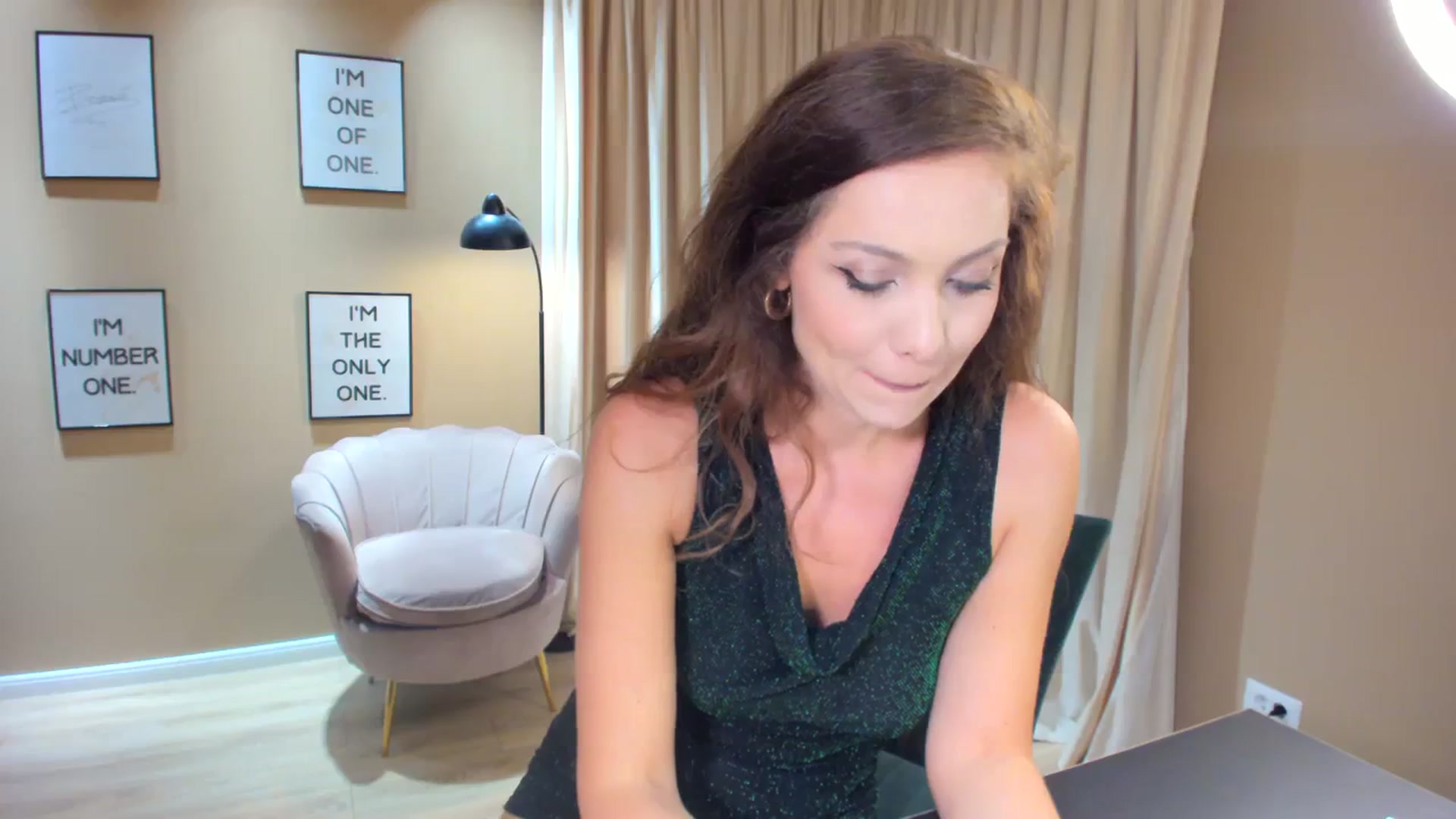Gallery image thumbnail from SerenDYpity's myfreecams stream on, 08/22/2023, 20:54 image 17 of 20