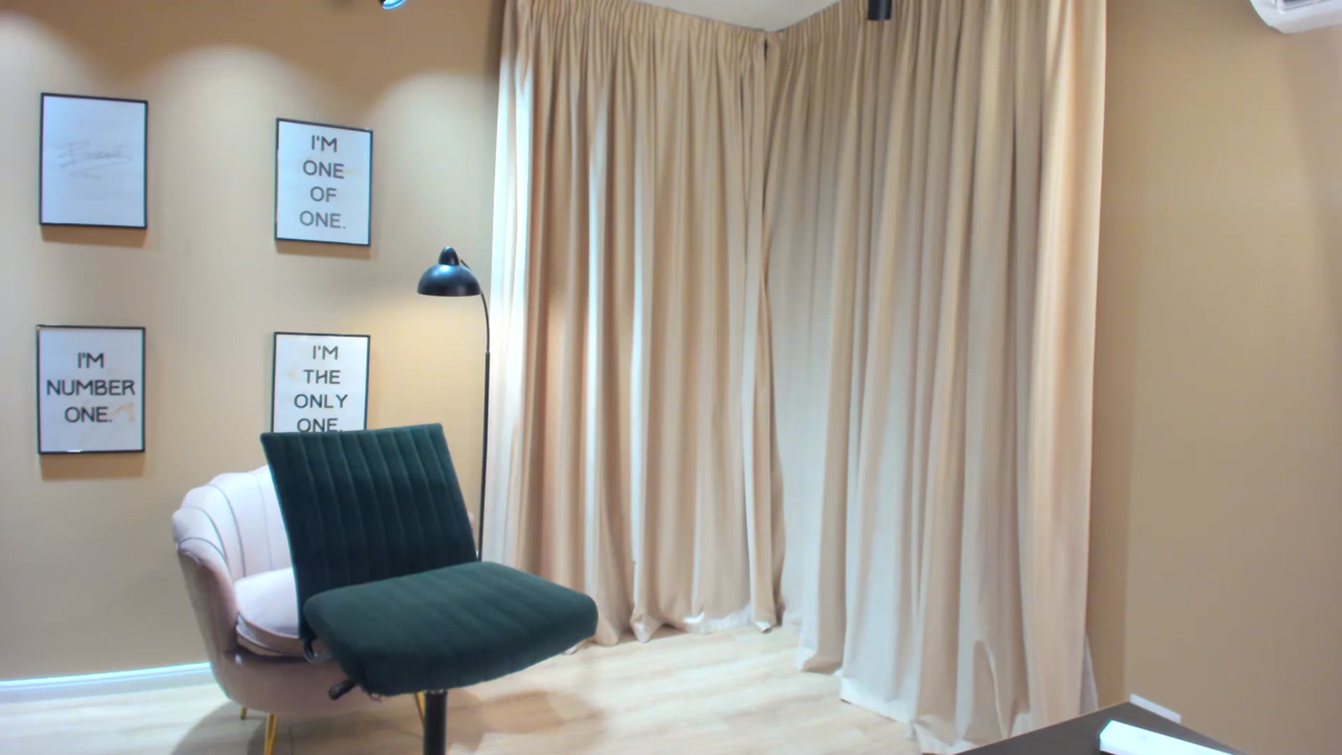 Gallery image thumbnail from SerenDYpity's myfreecams stream on, 08/22/2023, 22:21 image 10 of 20