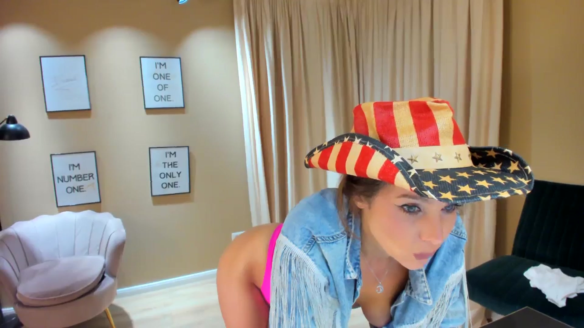 Gallery image thumbnail from SerenDYpity's myfreecams stream on, 09/16/2023, 22:27 image 13 of 20