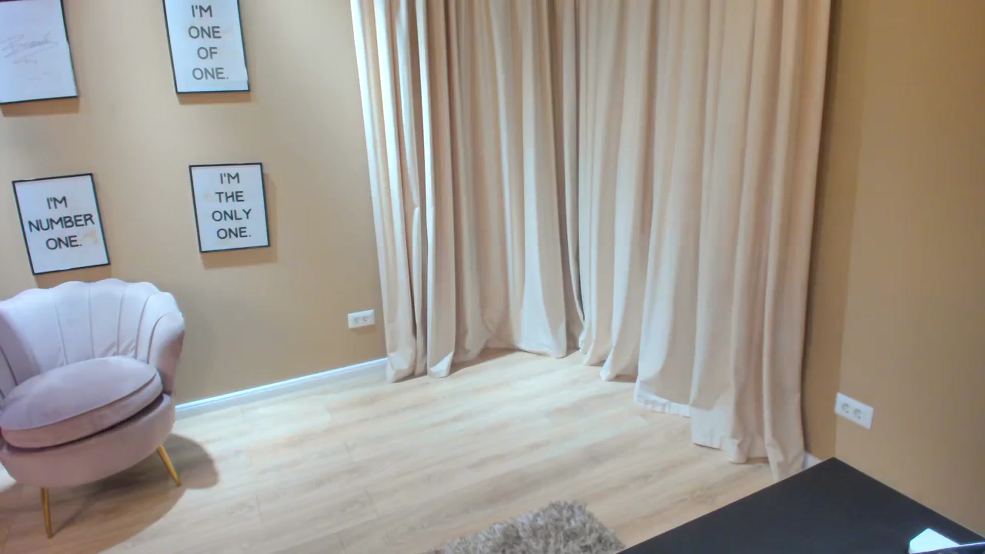 Gallery image thumbnail from SerenDYpity's myfreecams stream on, 09/22/2023, 21:31 image 8 of 20