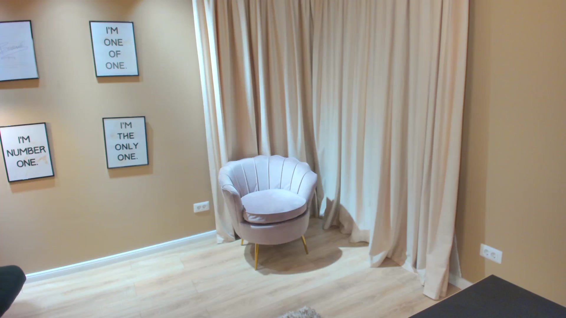 Gallery image thumbnail from SerenDYpity's myfreecams stream on, 10/01/2023, 23:11 image 9 of 20