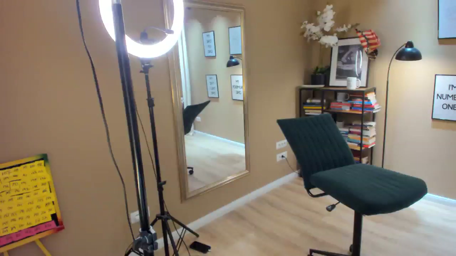 Gallery image thumbnail from SerenDYpity's myfreecams stream on, 10/01/2023, 23:11 image 4 of 20