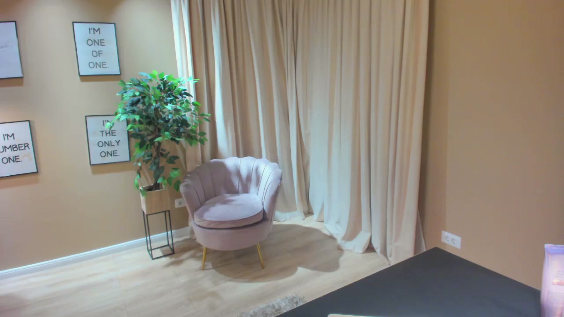 Gallery image thumbnail from SerenDYpity's myfreecams stream on, 10/02/2023, 23:02 image 13 of 20