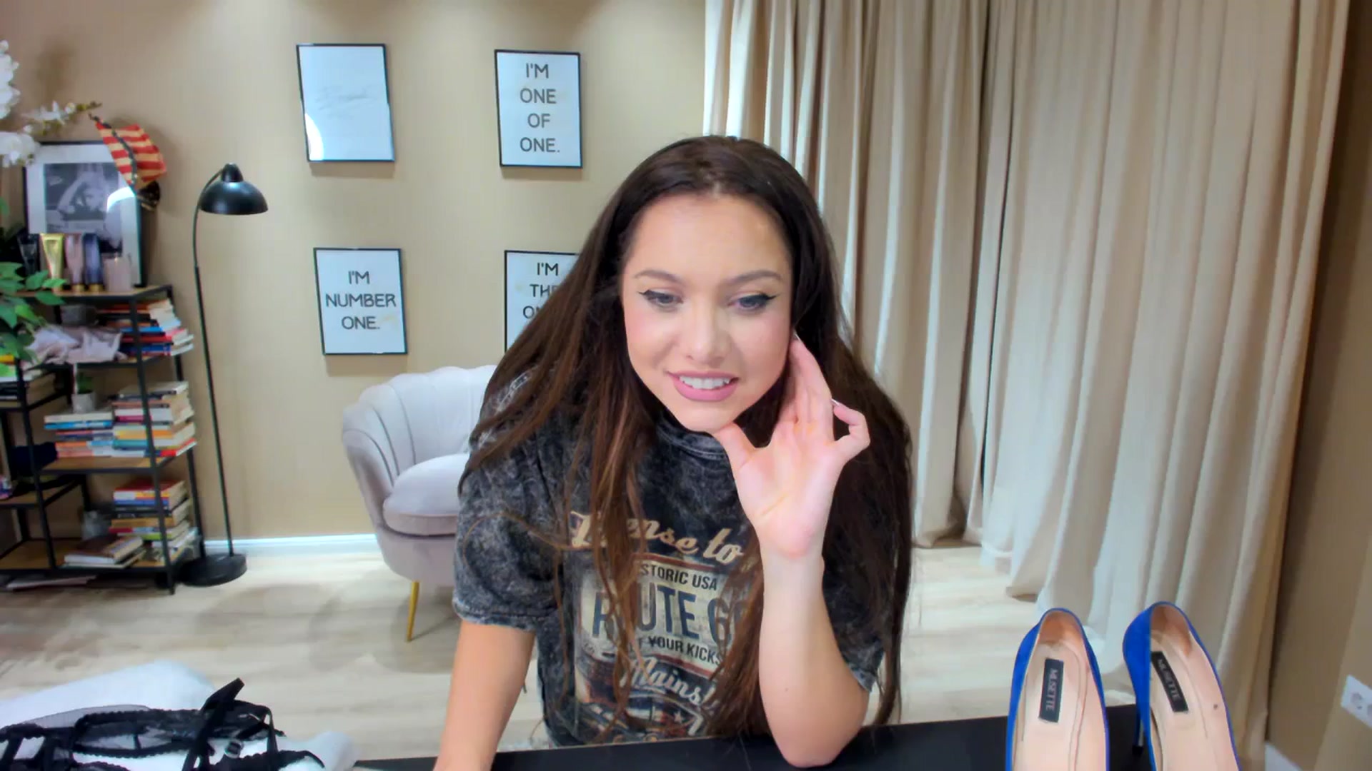 Gallery image thumbnail from SerenDYpity's myfreecams stream on, 10/06/2023, 21:02 image 1 of 20