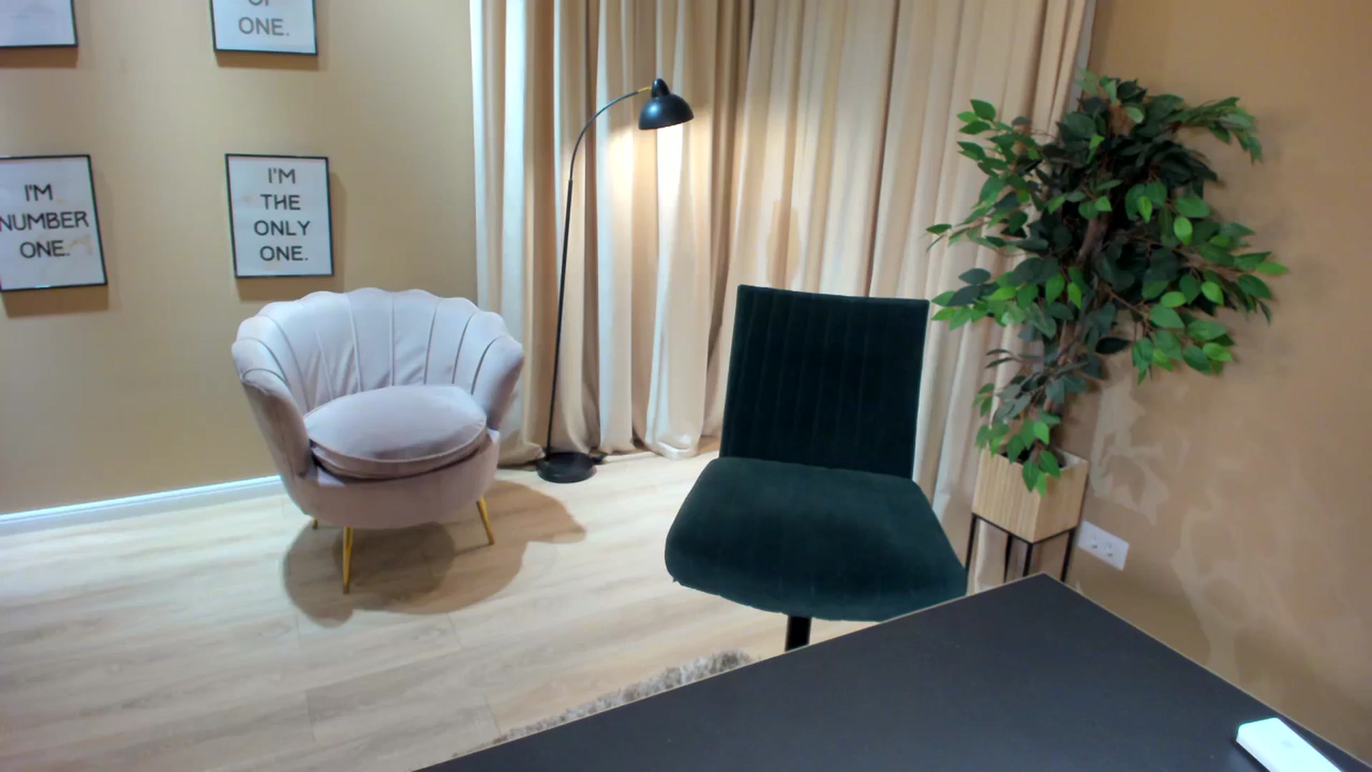 Gallery image thumbnail from SerenDYpity's myfreecams stream on, 10/19/2023, 21:59 image 13 of 20