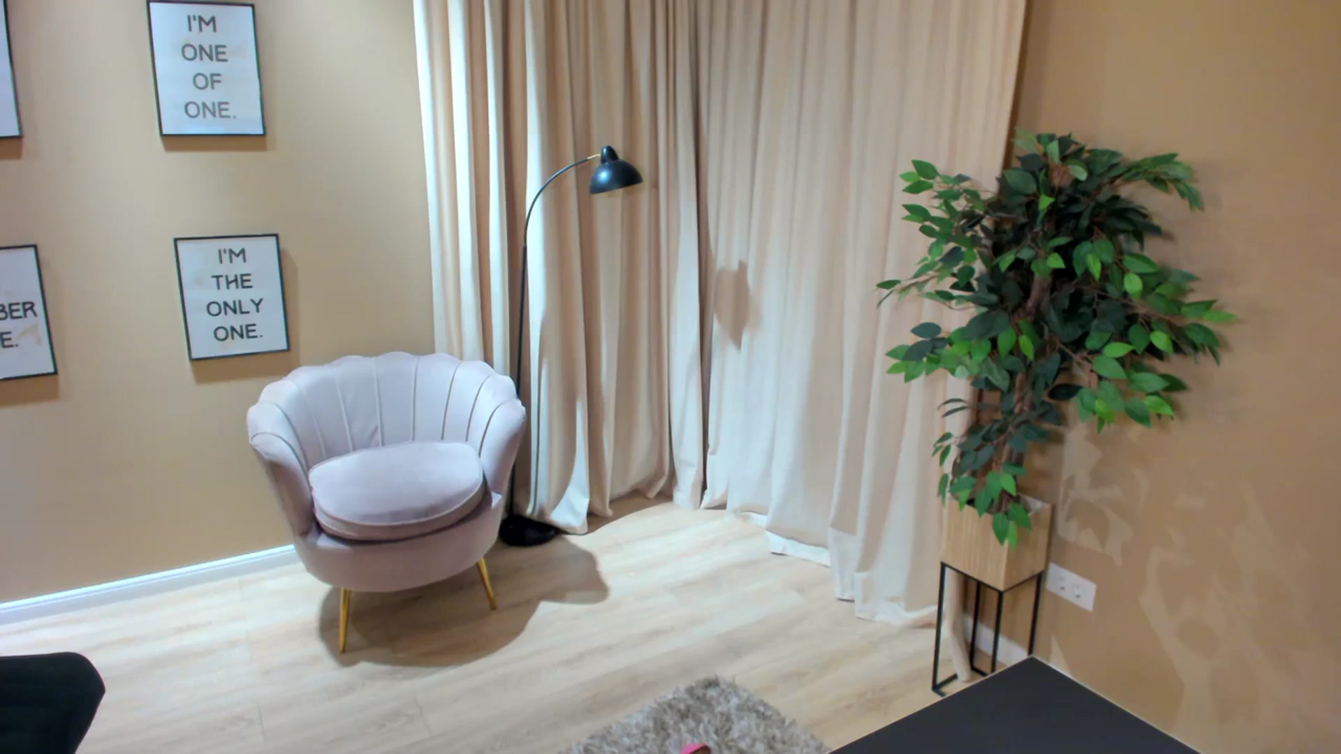 Gallery image thumbnail from SerenDYpity's myfreecams stream on, 10/21/2023, 22:52 image 19 of 20