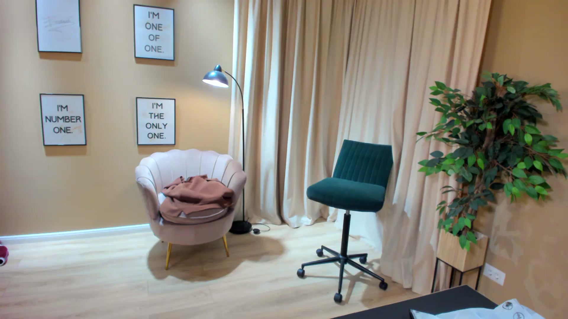 Gallery image thumbnail from SerenDYpity's myfreecams stream on, 10/23/2023, 23:13 image 10 of 20