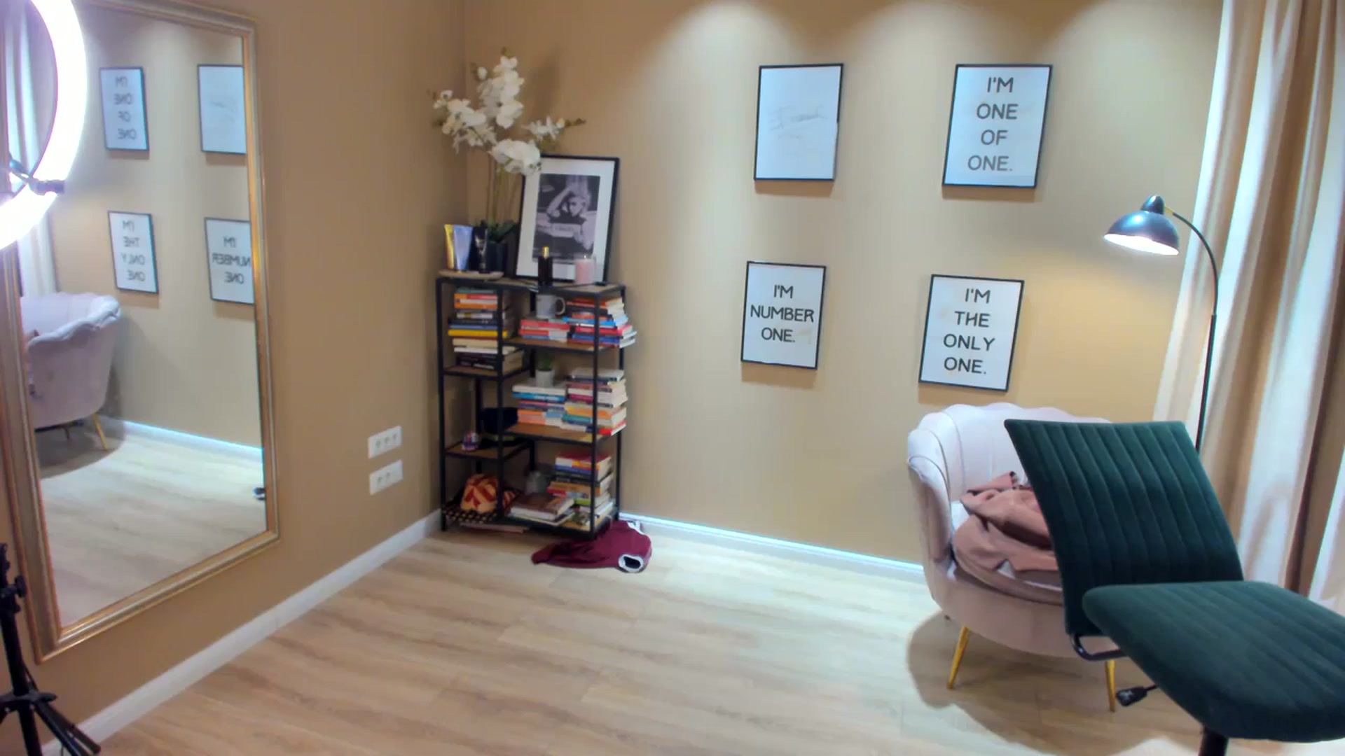 Gallery image thumbnail from SerenDYpity's myfreecams stream on, 10/23/2023, 23:13 image 2 of 20