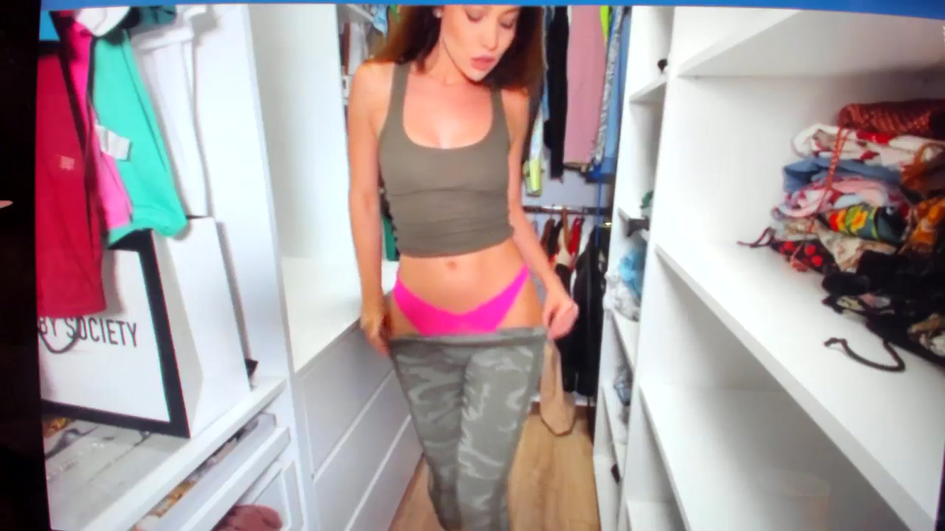 Gallery image thumbnail from SerenDYpity's myfreecams stream on, 11/02/2023, 20:19 image 19 of 20