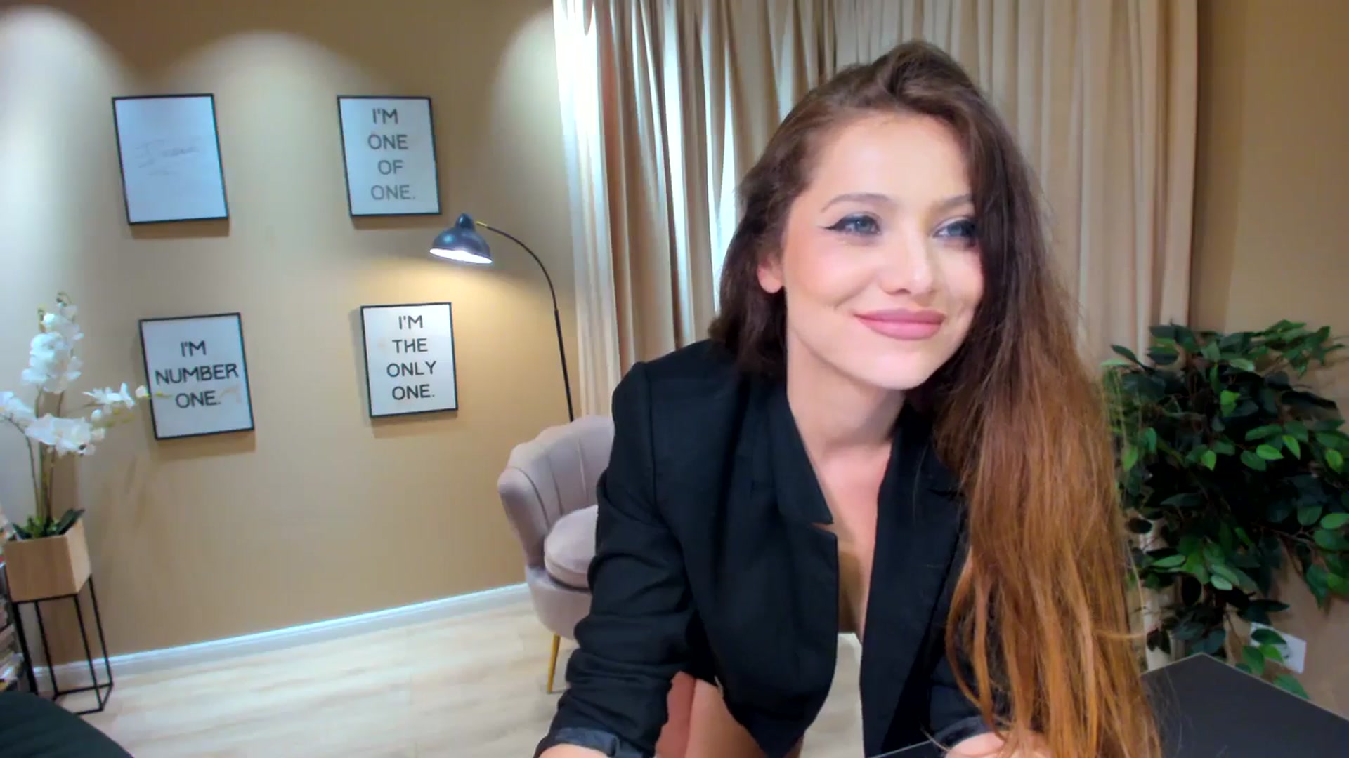 Gallery image thumbnail from SerenDYpity's myfreecams stream on, 11/07/2023, 24:07 image 16 of 20