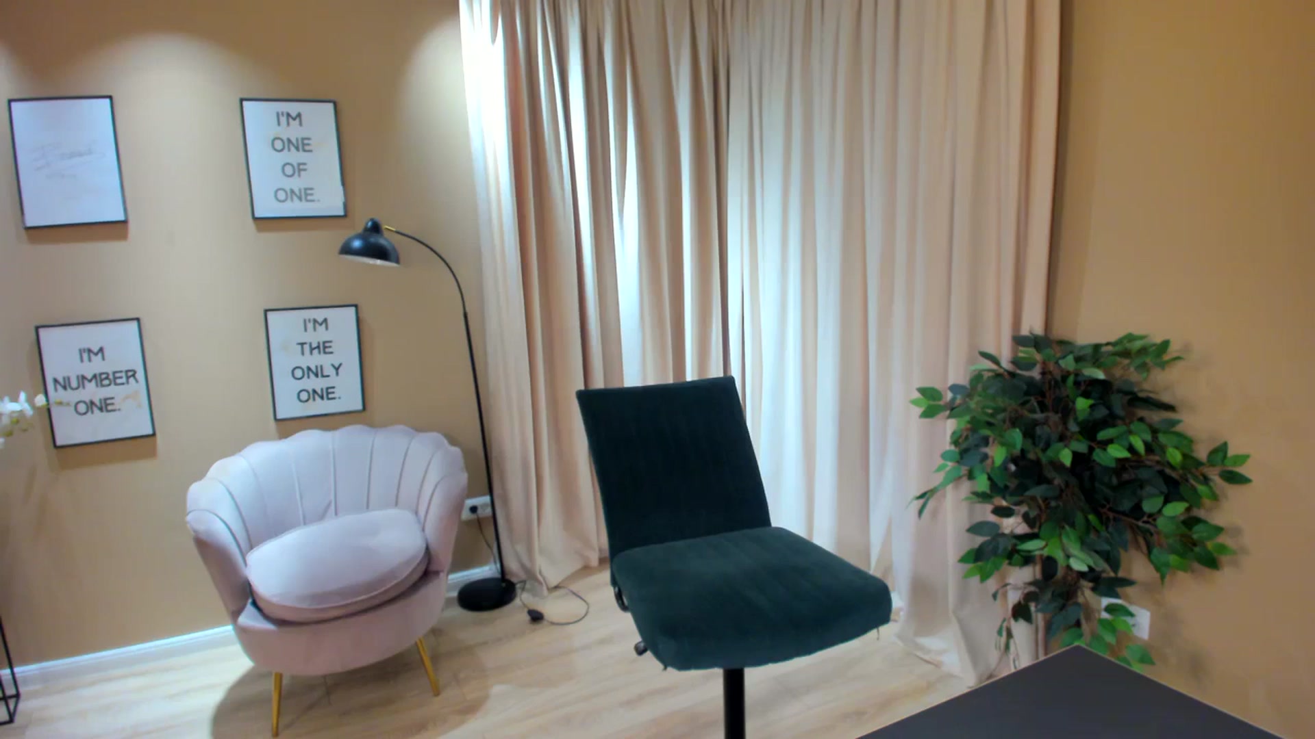 Gallery image thumbnail from SerenDYpity's myfreecams stream on, 11/07/2023, 01:01 image 10 of 20