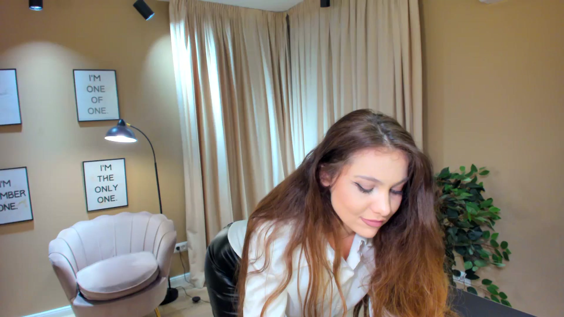 Gallery image thumbnail from SerenDYpity's myfreecams stream on, 11/07/2023, 19:26 image 15 of 20