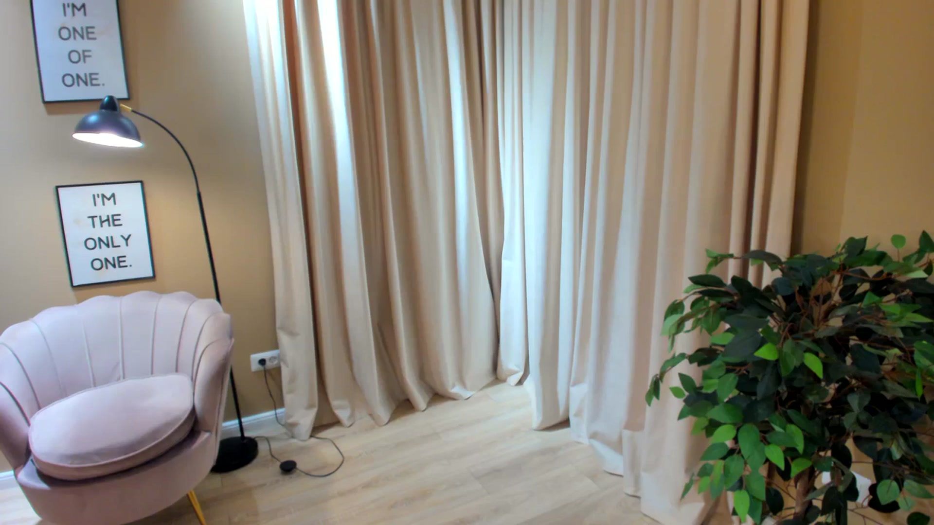 Gallery image thumbnail from SerenDYpity's myfreecams stream on, 11/07/2023, 20:55 image 6 of 20