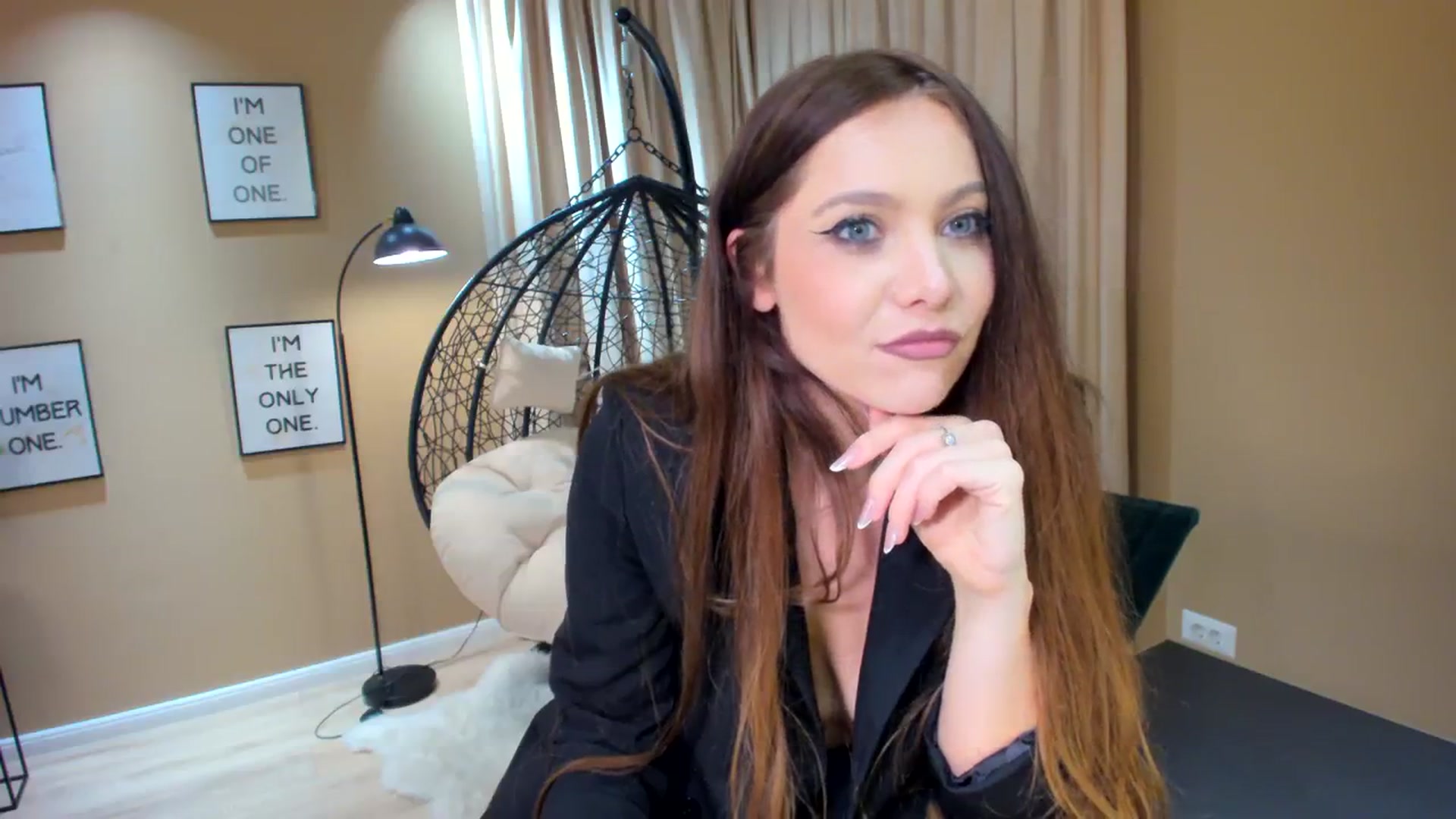 Gallery image thumbnail from SerenDYpity's myfreecams stream on, 11/10/2023, 23:05 image 9 of 20
